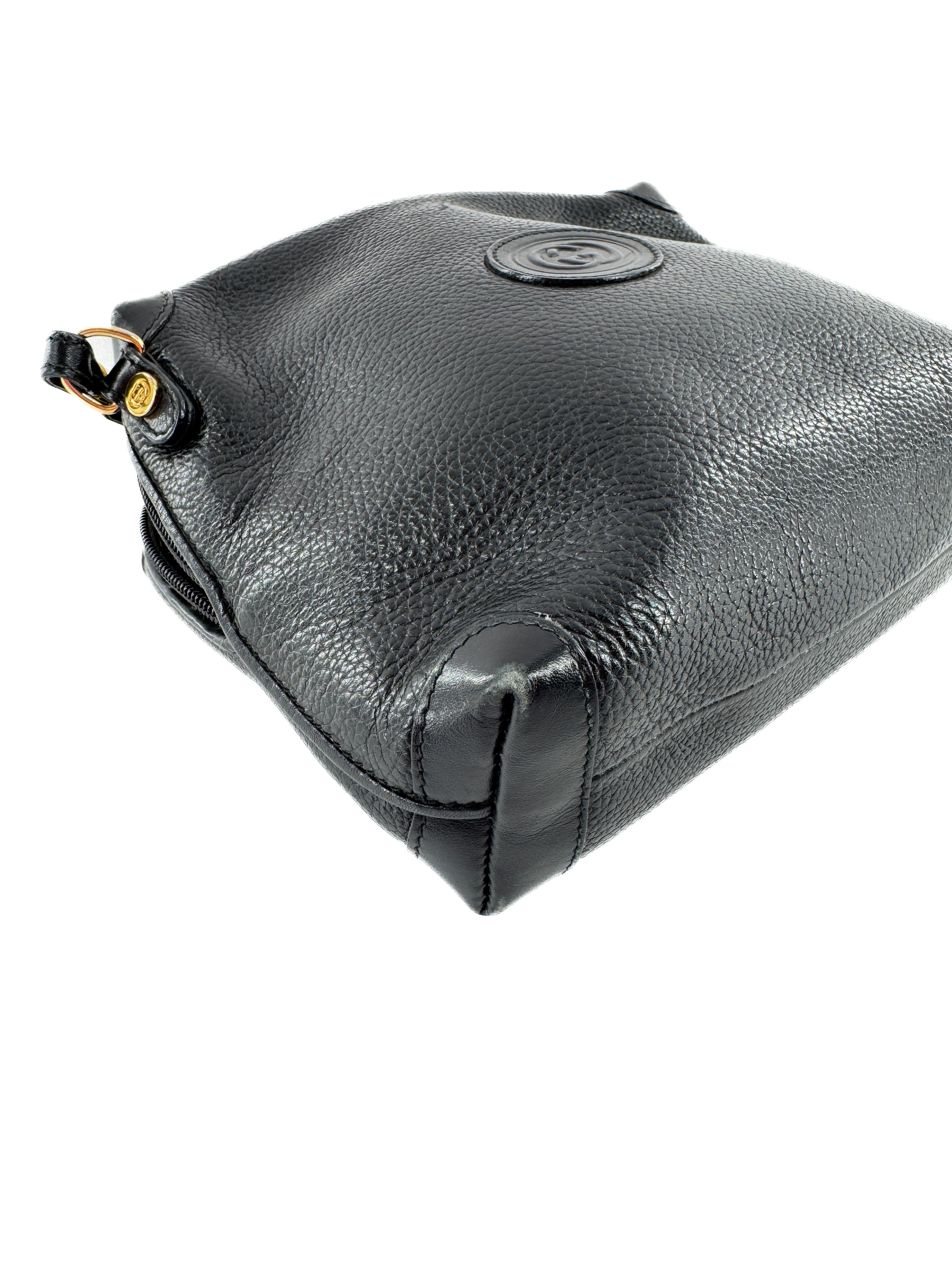 Gucci black vintage leather crossbody 007-104-0093