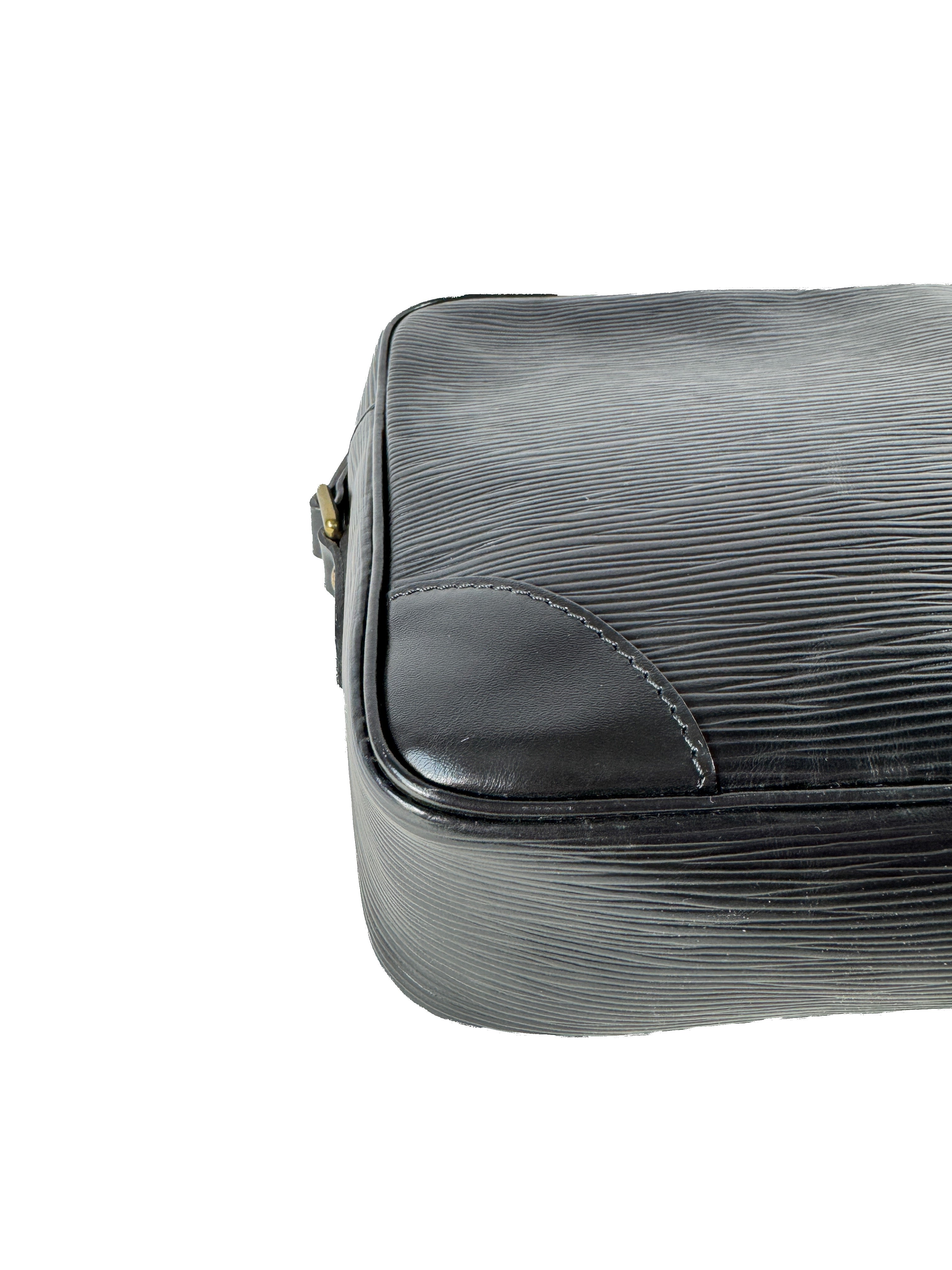 Louis Vuitton black epi trocadero 27 MI0950