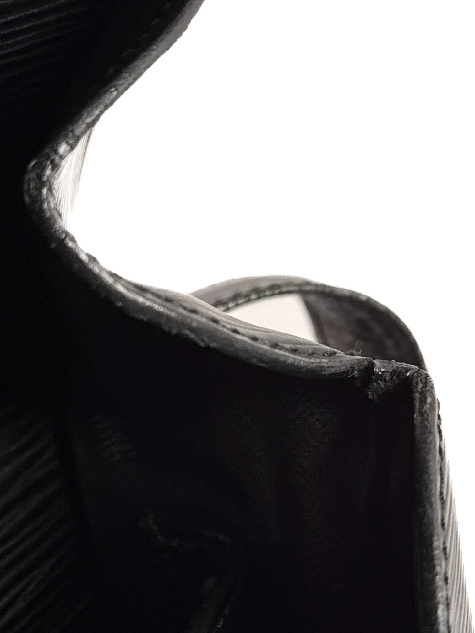 Louis Vuitton black epi Cartouchiere MM MI8901