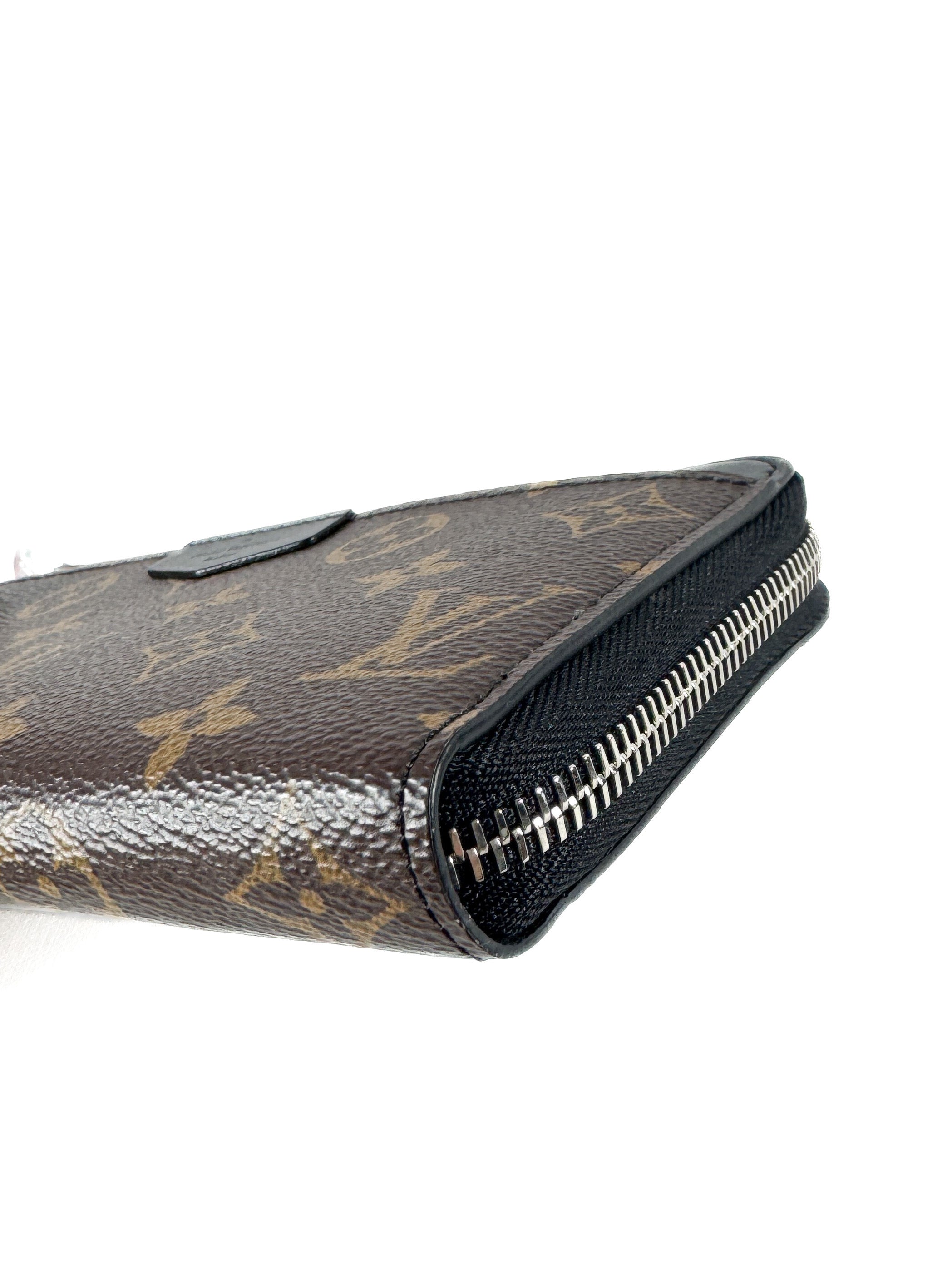Louis Vuitton monogram black dragonne zippy wallet (NFC)