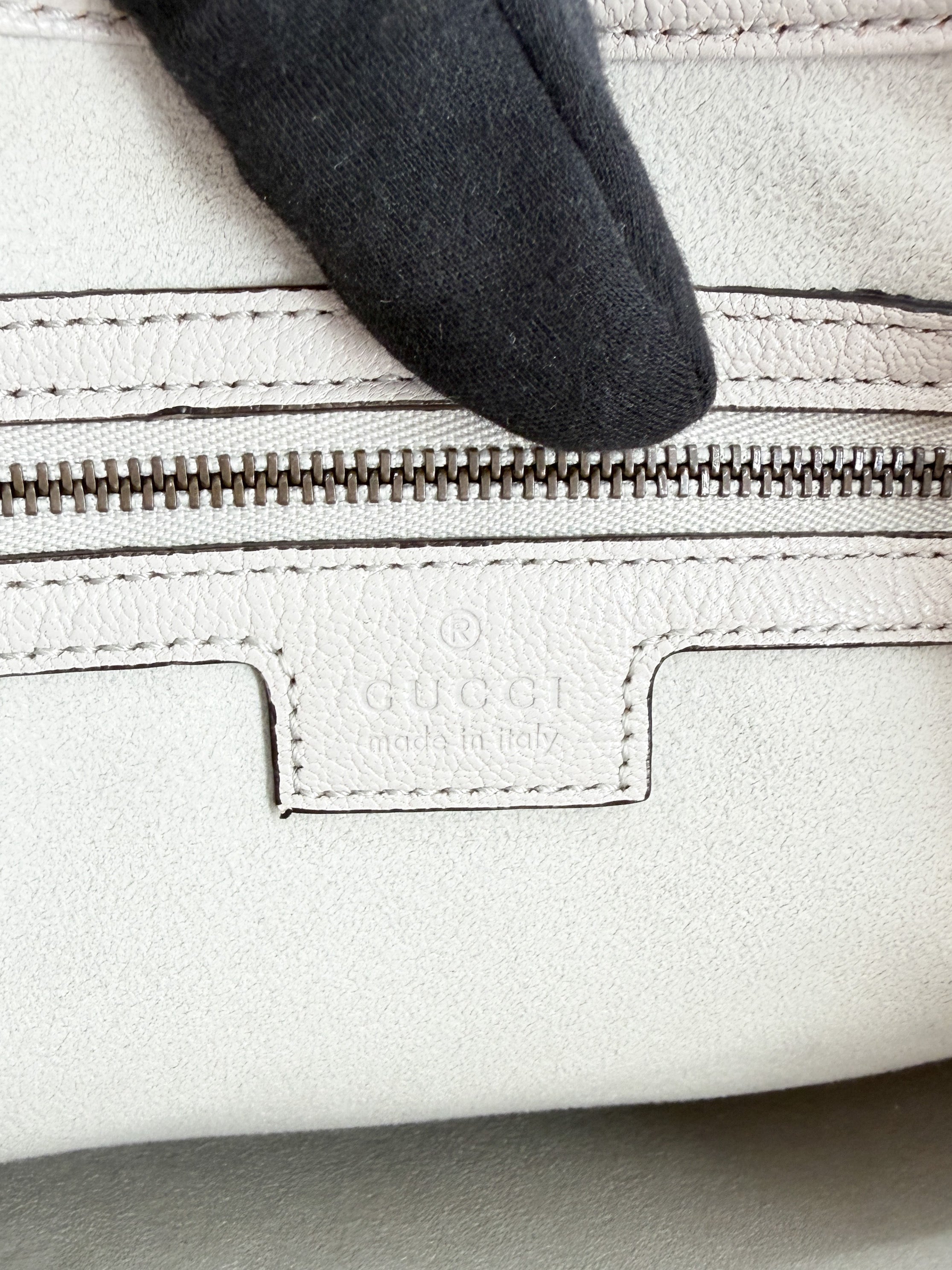 Gucci light gray Aphrodite medium shoulder bag 726274-520981