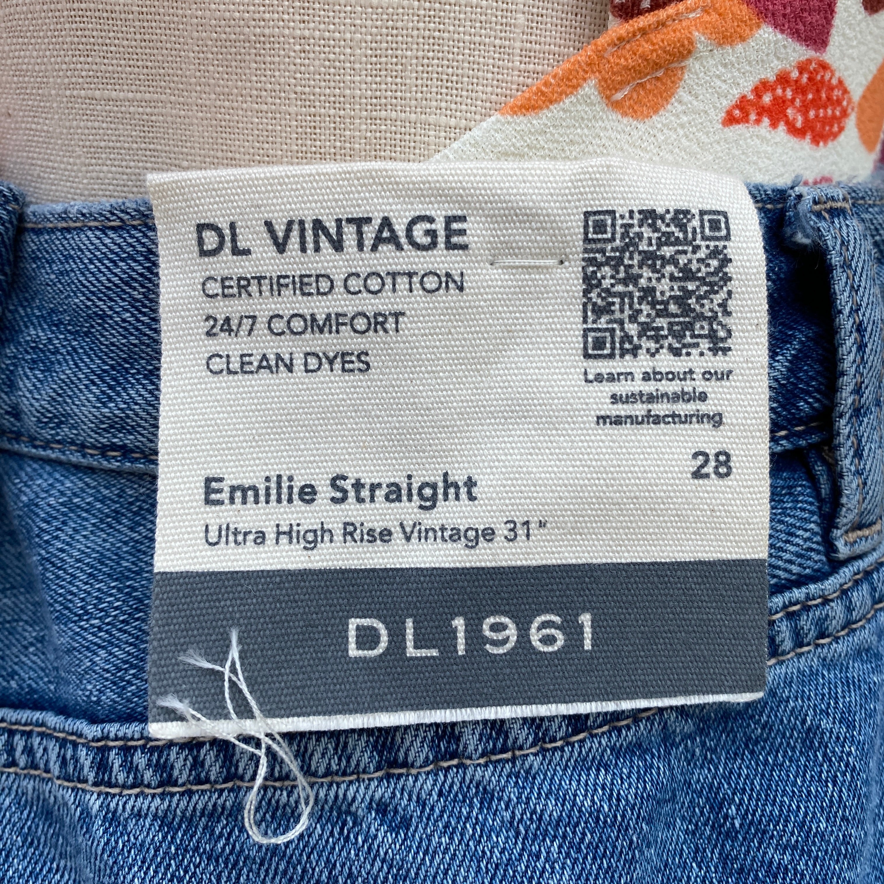 DL1961 Emilie straight vintage jeans size 6 NWT retail $209 - My Girlfriend's Wardrobe LLC