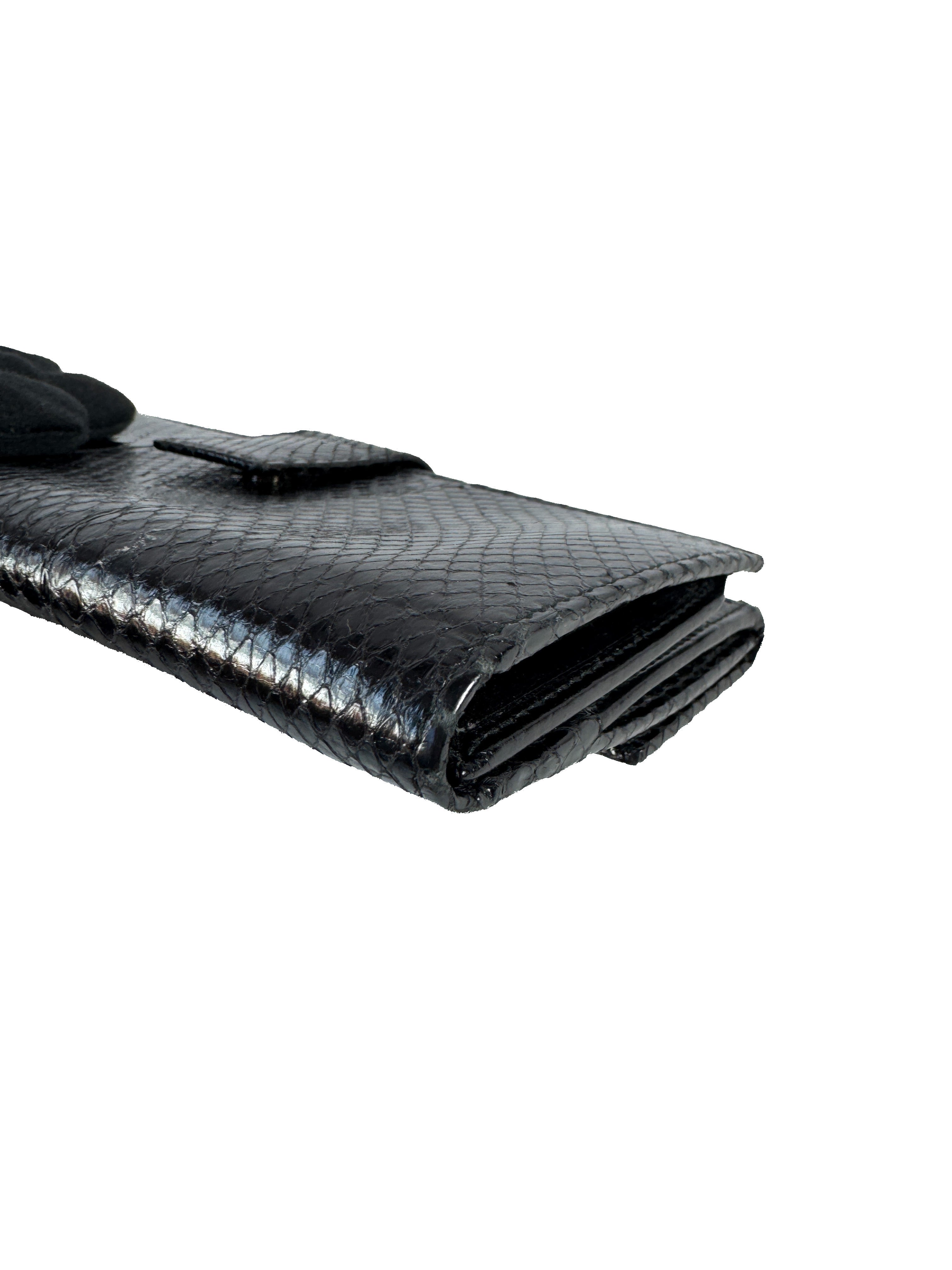 Gucci black embossed leather wallet 2067