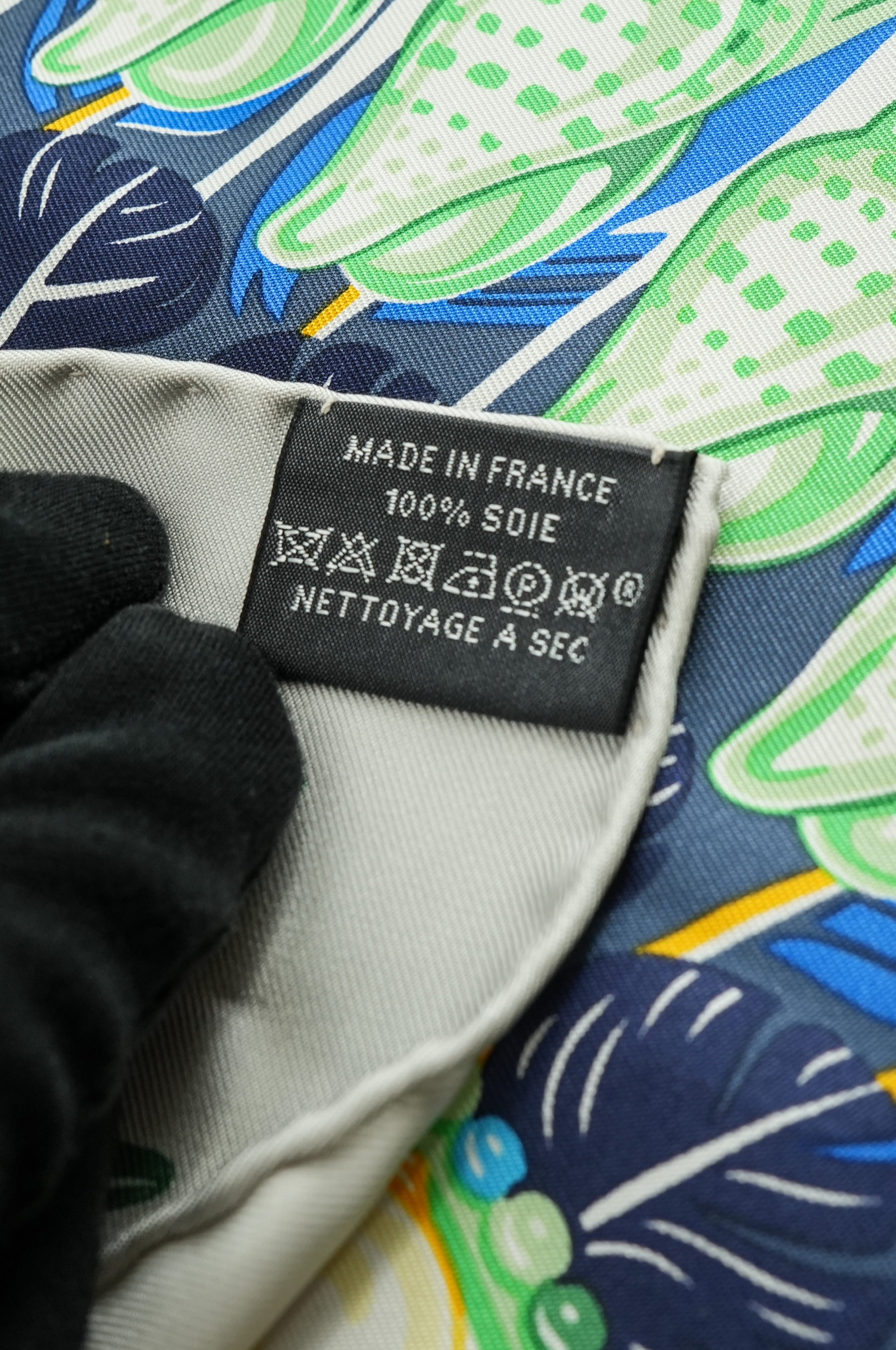 Hermès Danse Pacifique 90cm silk scarf