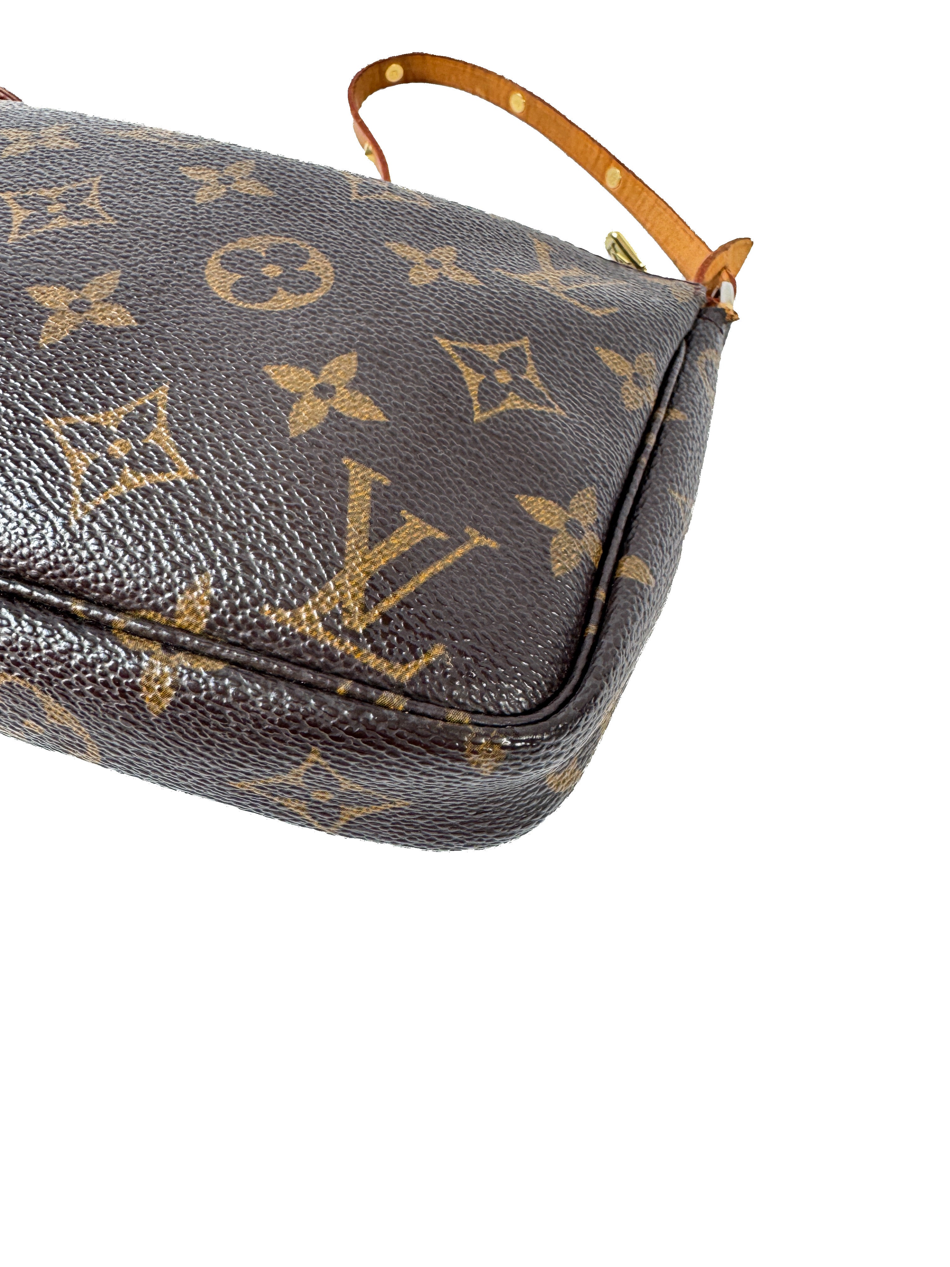 Louis Vuitton monogram pochette w/studded strap AR0969 *as is*