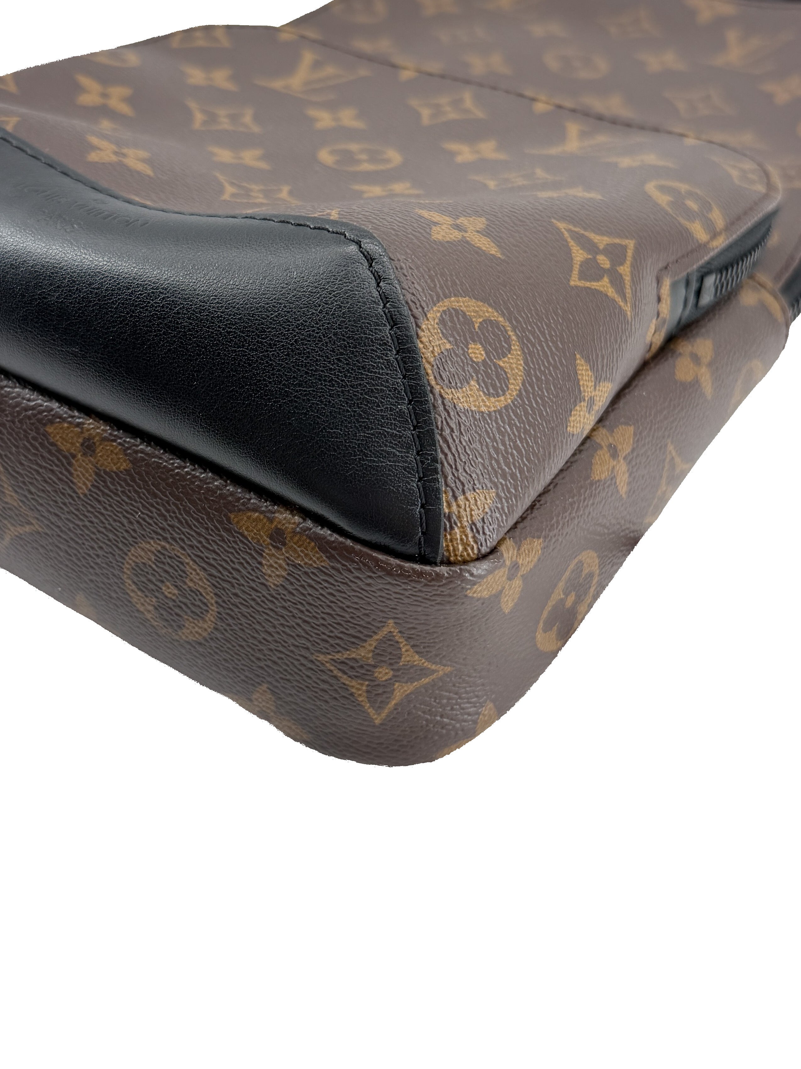 Louis Vuitton monogram black Avenue sling NFC