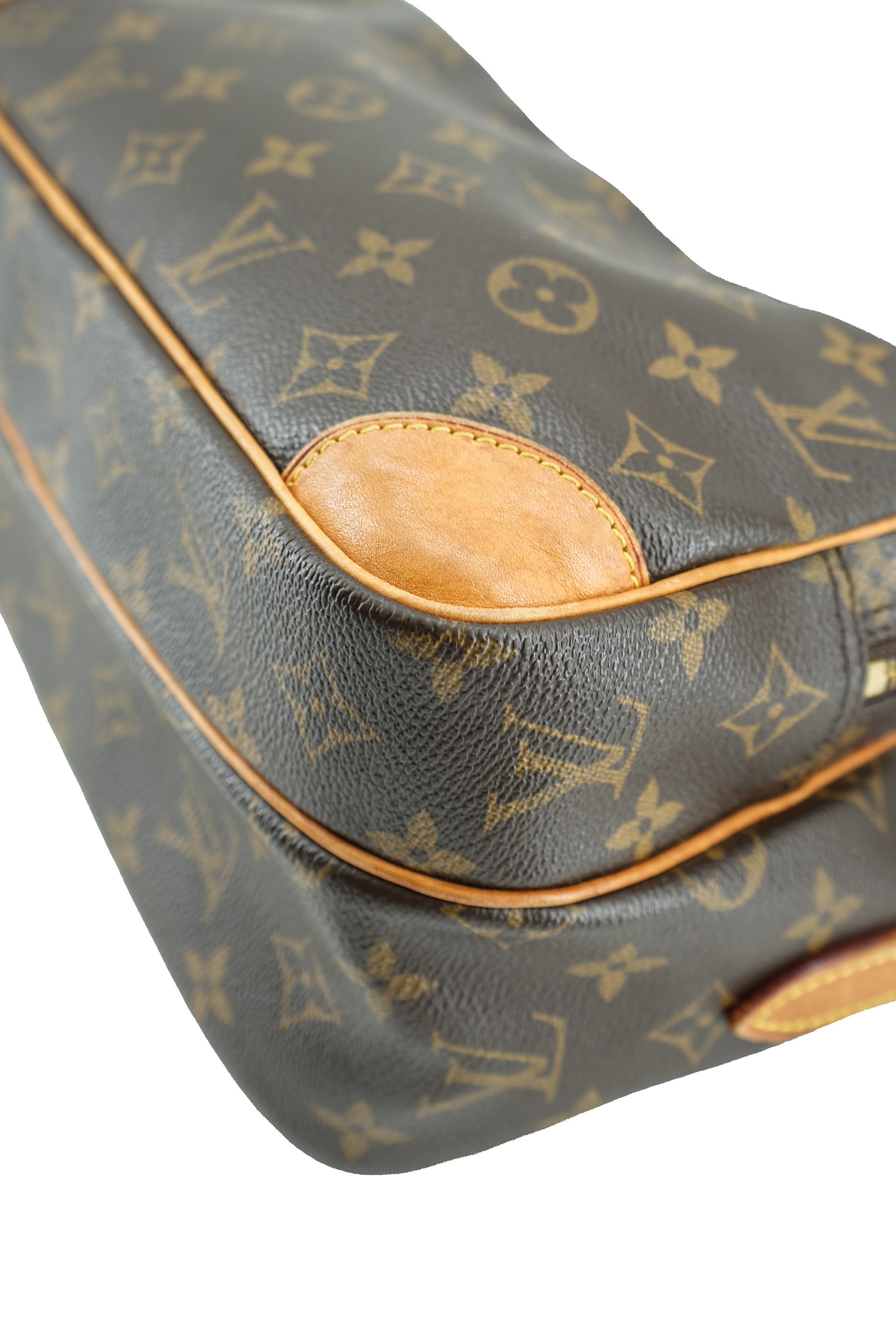 Louis Vuitton monogram Nil crossbody AR1029