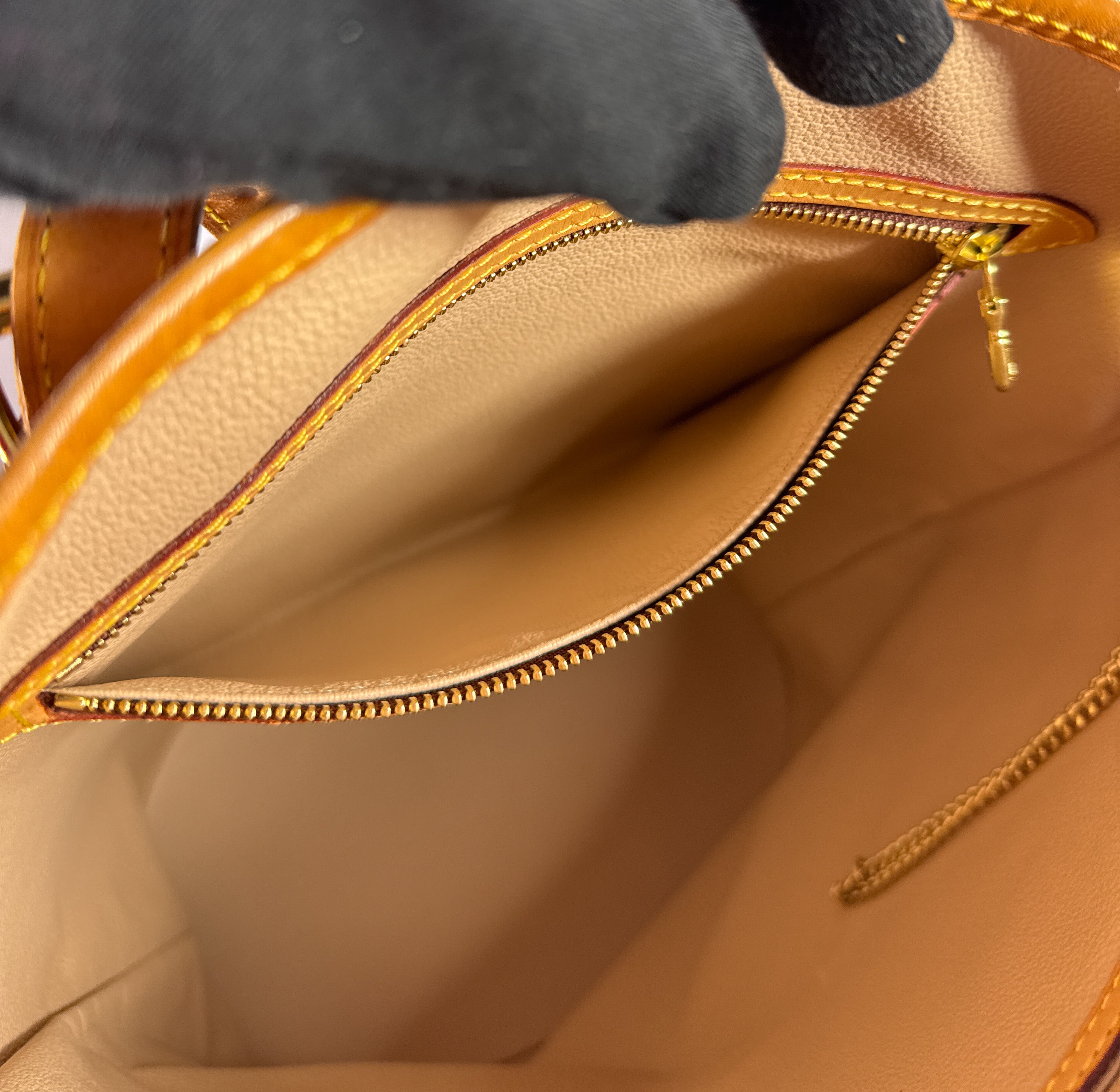 Louis Vuitton monogram bucket GM AR1005