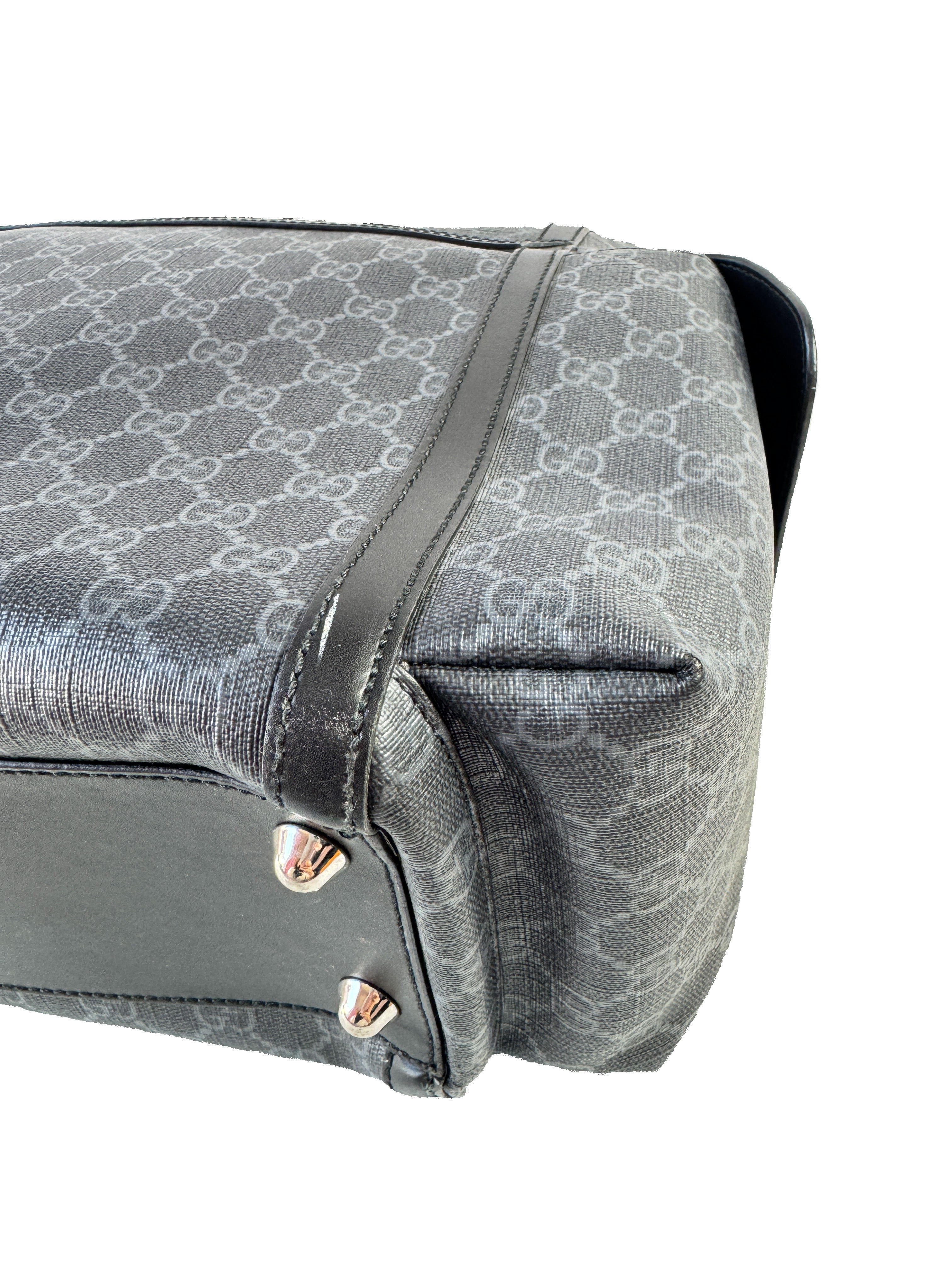 Gucci black GG Supreme changing bag 495909 525040