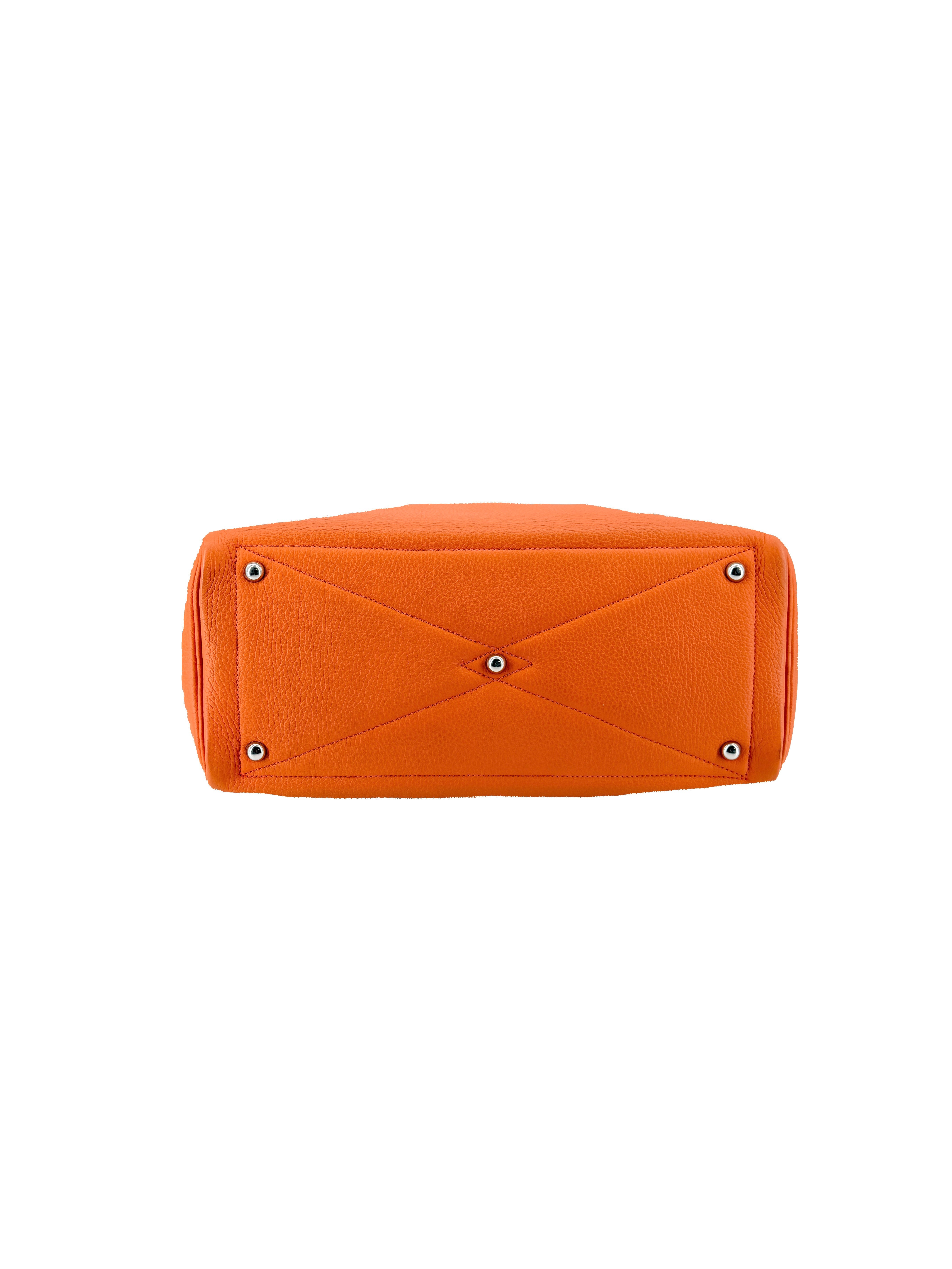 Hermès orange Clemence leather Victoria 35 square N