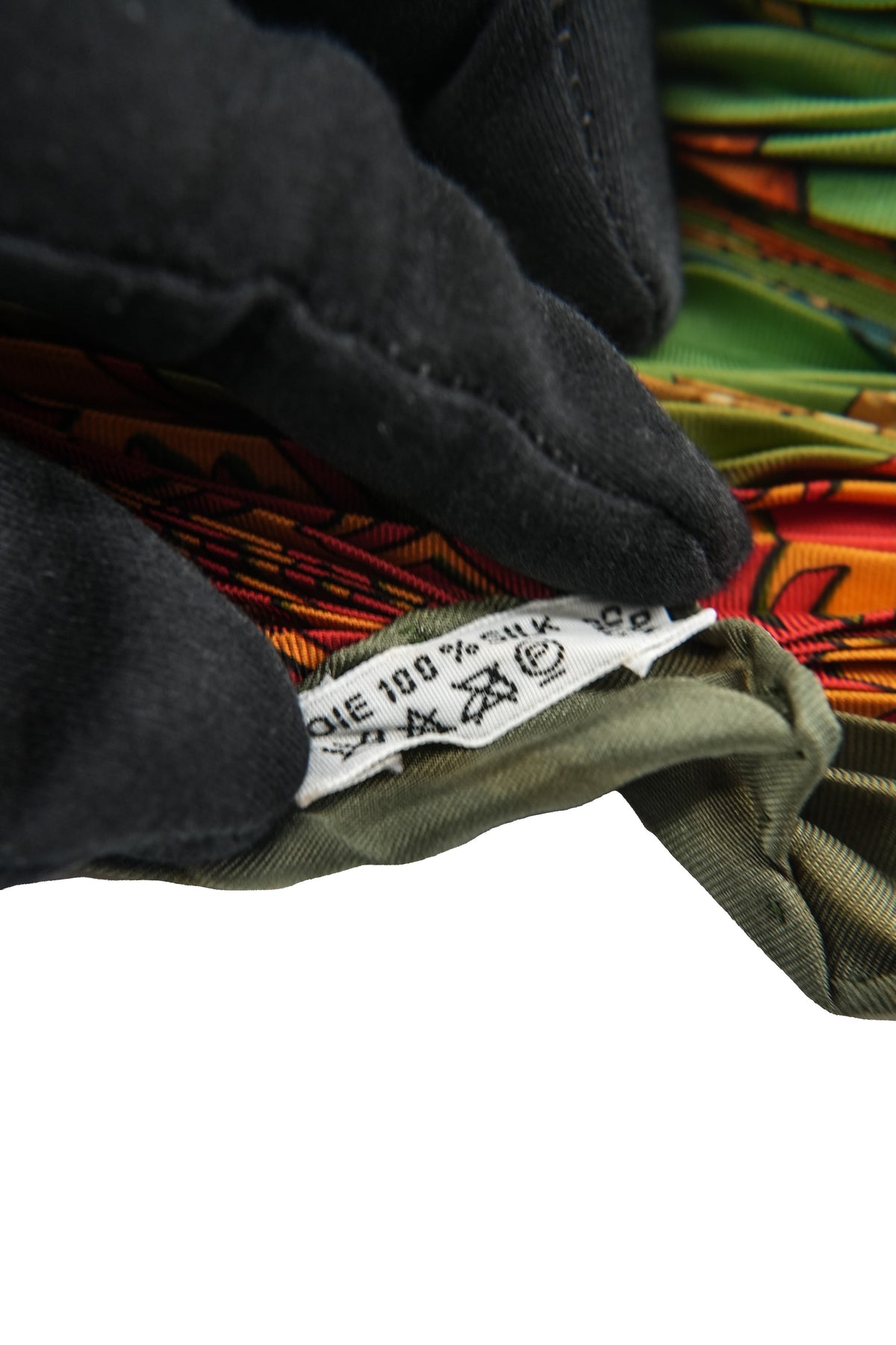 Hermès Early America green/orange plisse silk scarf