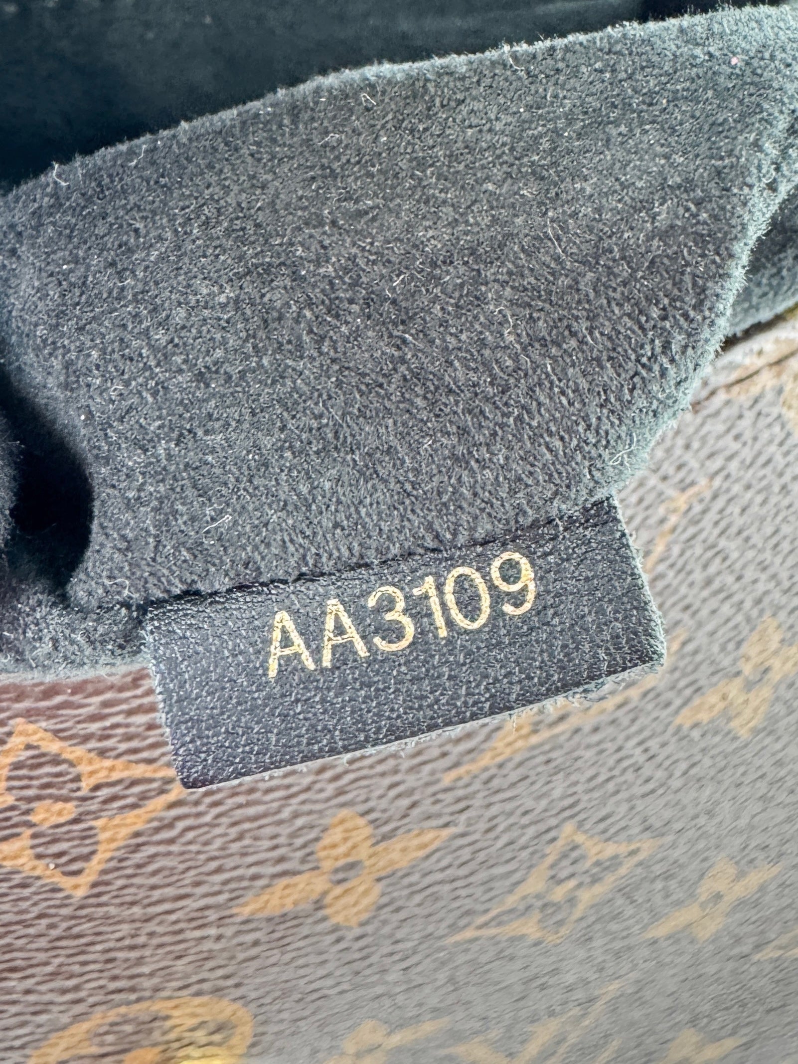 Louis Vuitton monogram locky BB black AA3109