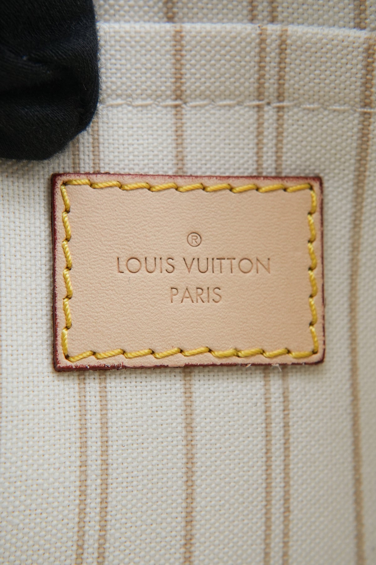 Louis Vuitton damier azur neverfull pouch