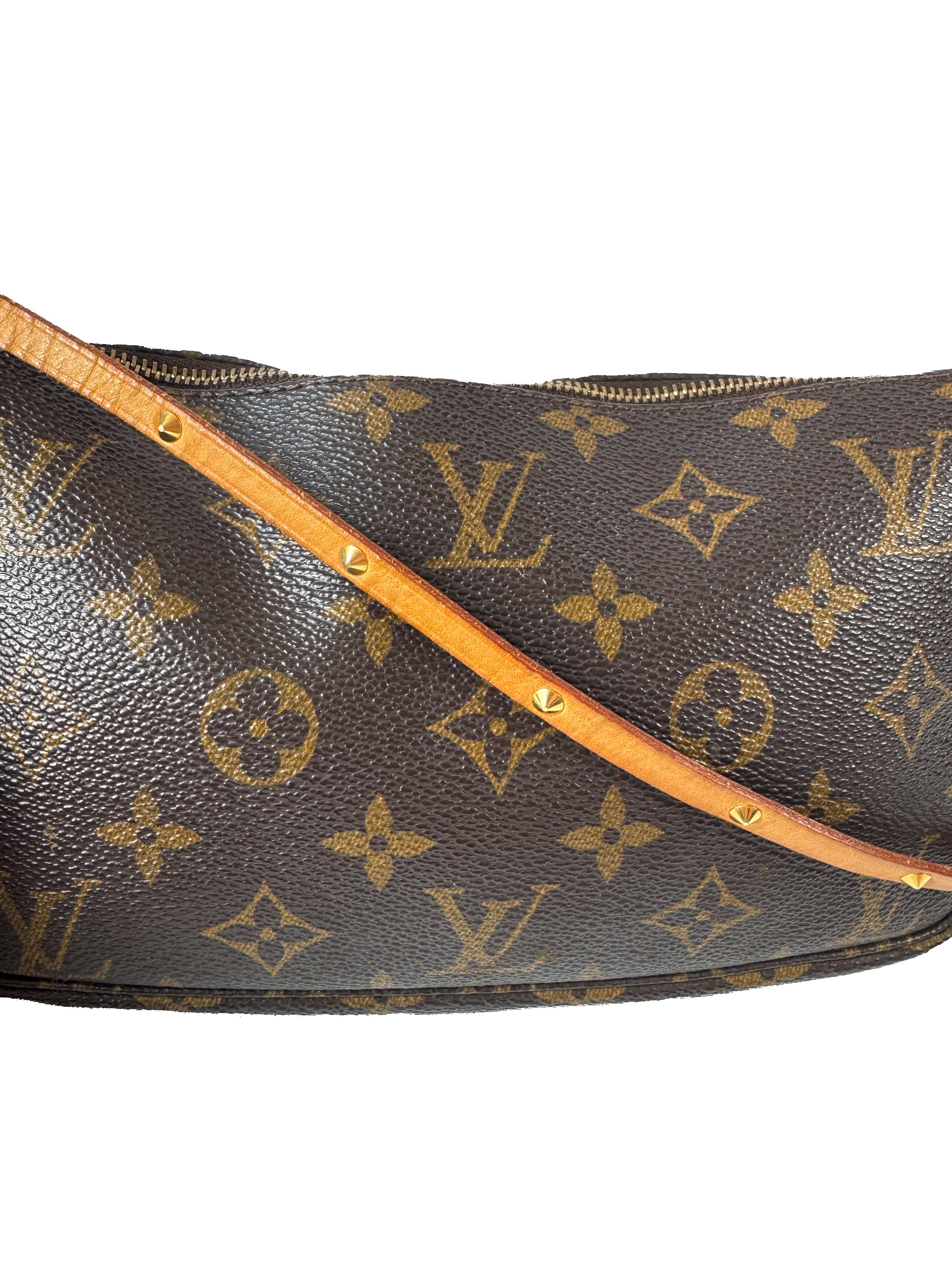 Louis Vuitton monogram pochette w/studded strap AR0969 *as is*