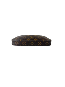 Louis Vuitton monogram pochette w/studded strap AR0969 *as is*