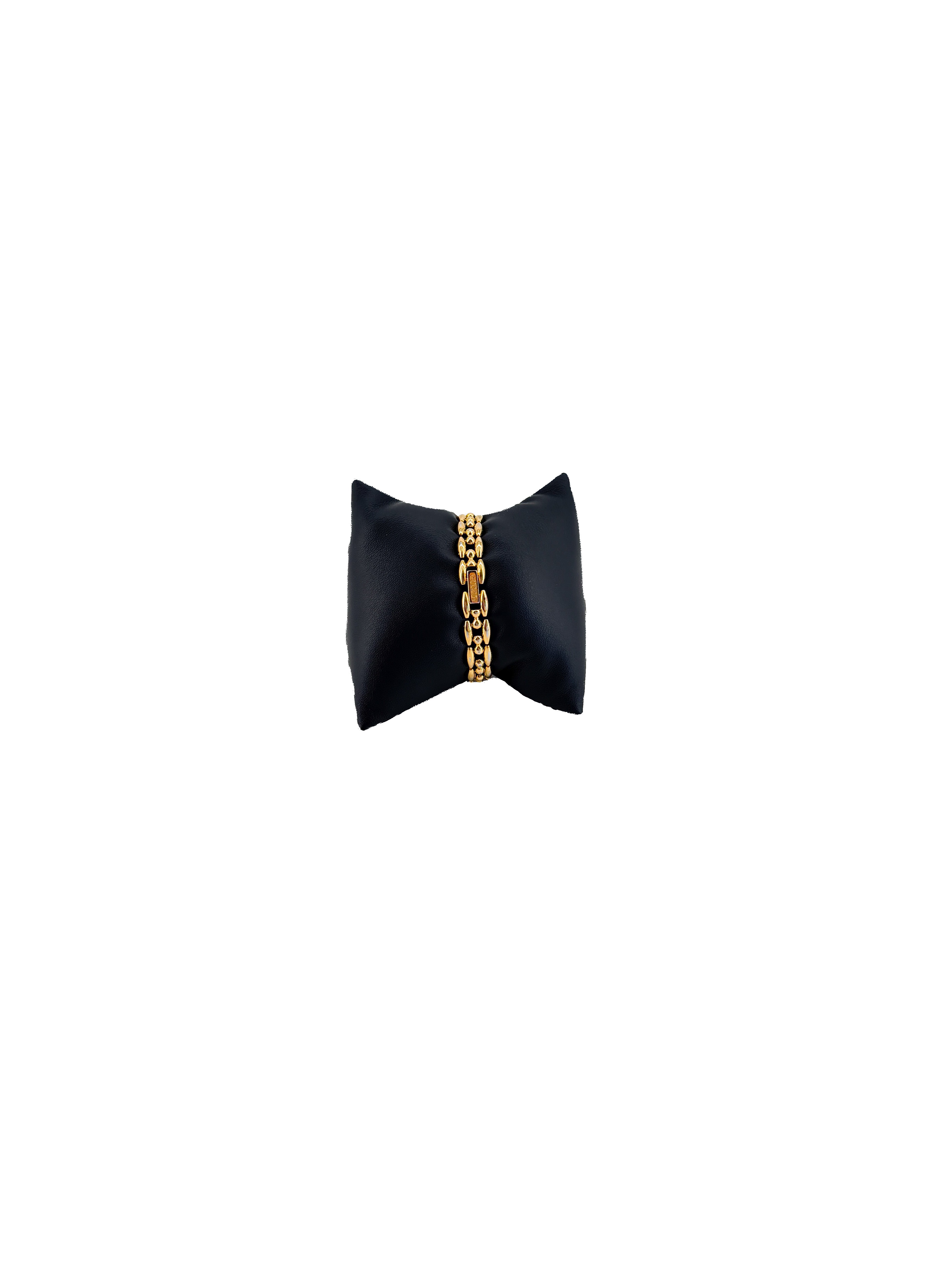 Gucci vintage gold tone Bezel watch 1322567