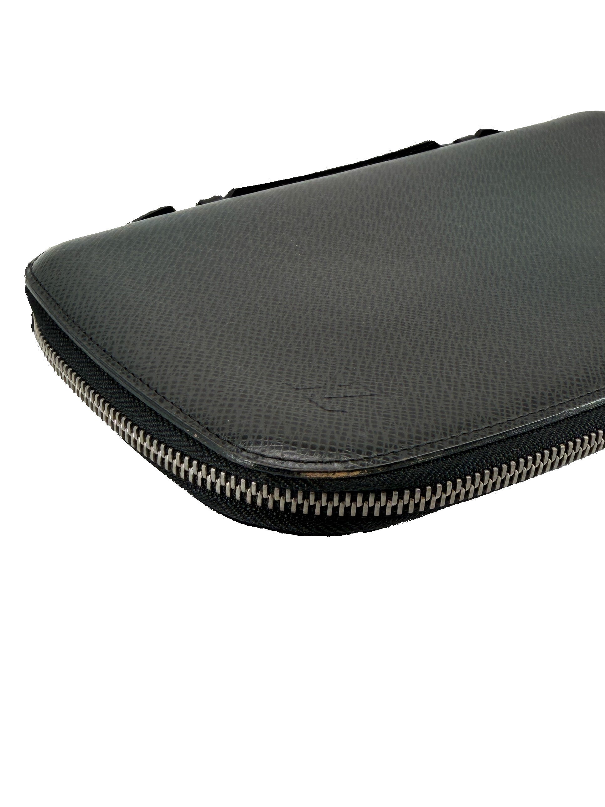 Louis Vuitton black taiga atoll travel organizer wallet MI1001