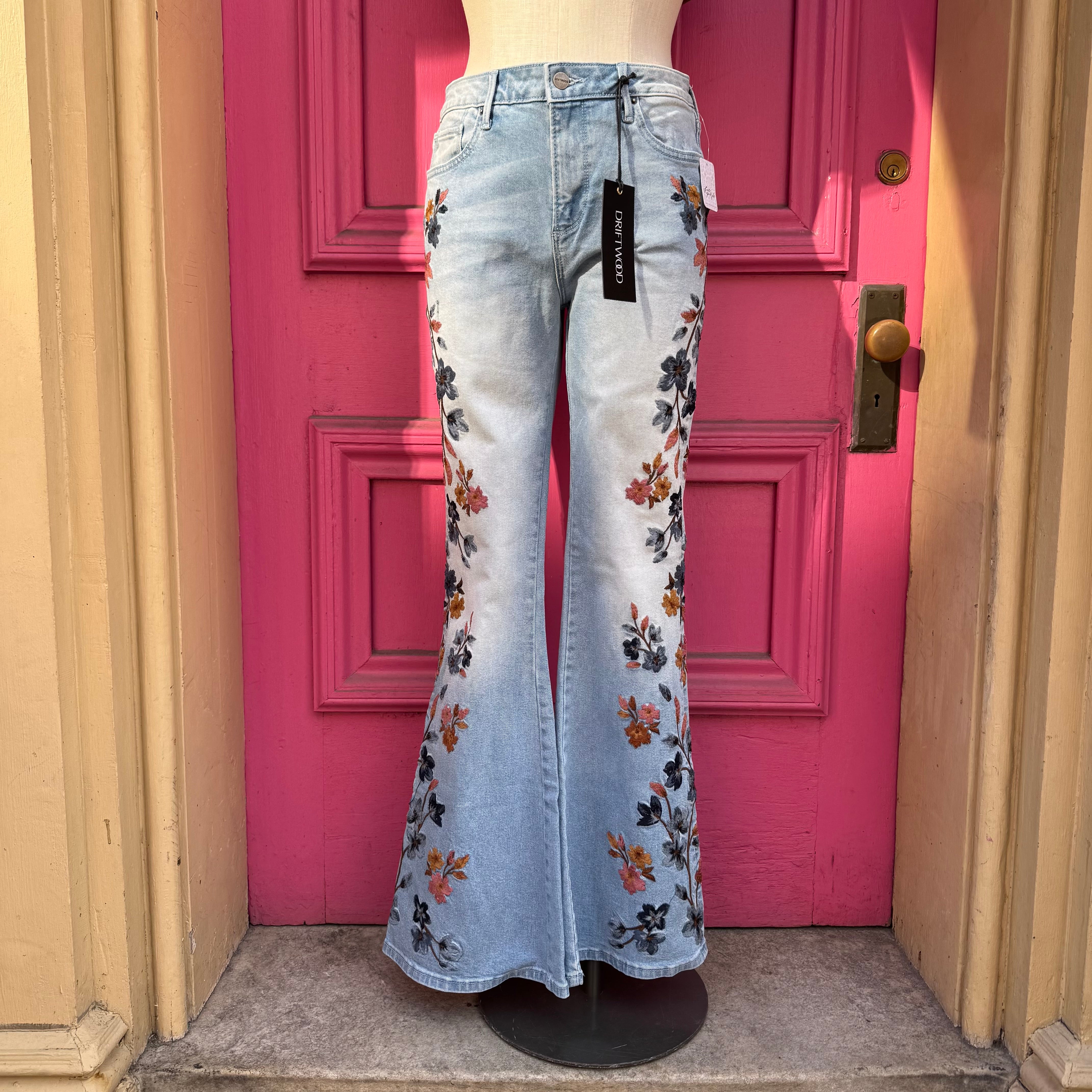 Driftwood embroidered jeans size 6 NWT