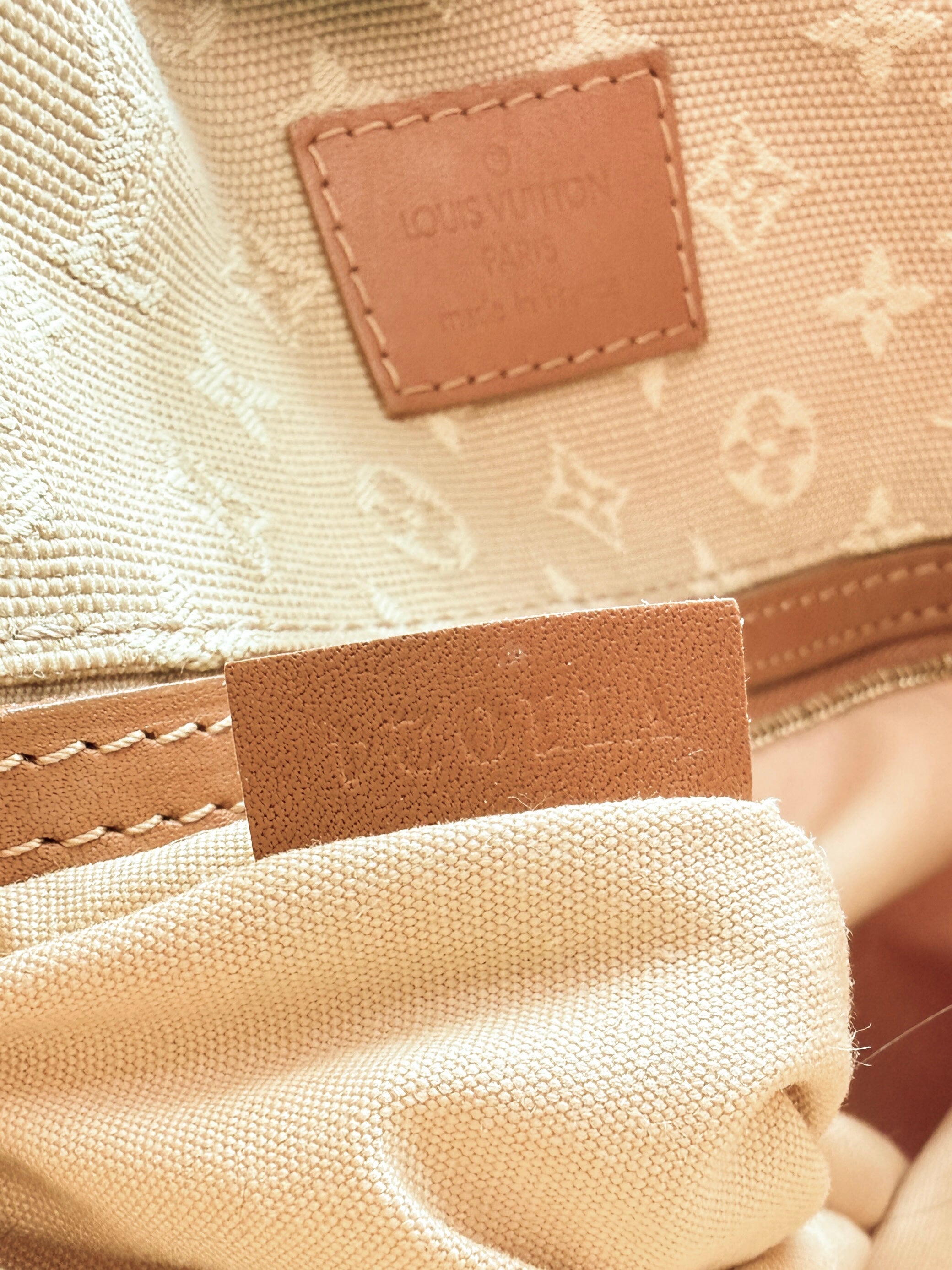 Louis Vuitton beige Mini Lin Mary Kate crossbody VI1024