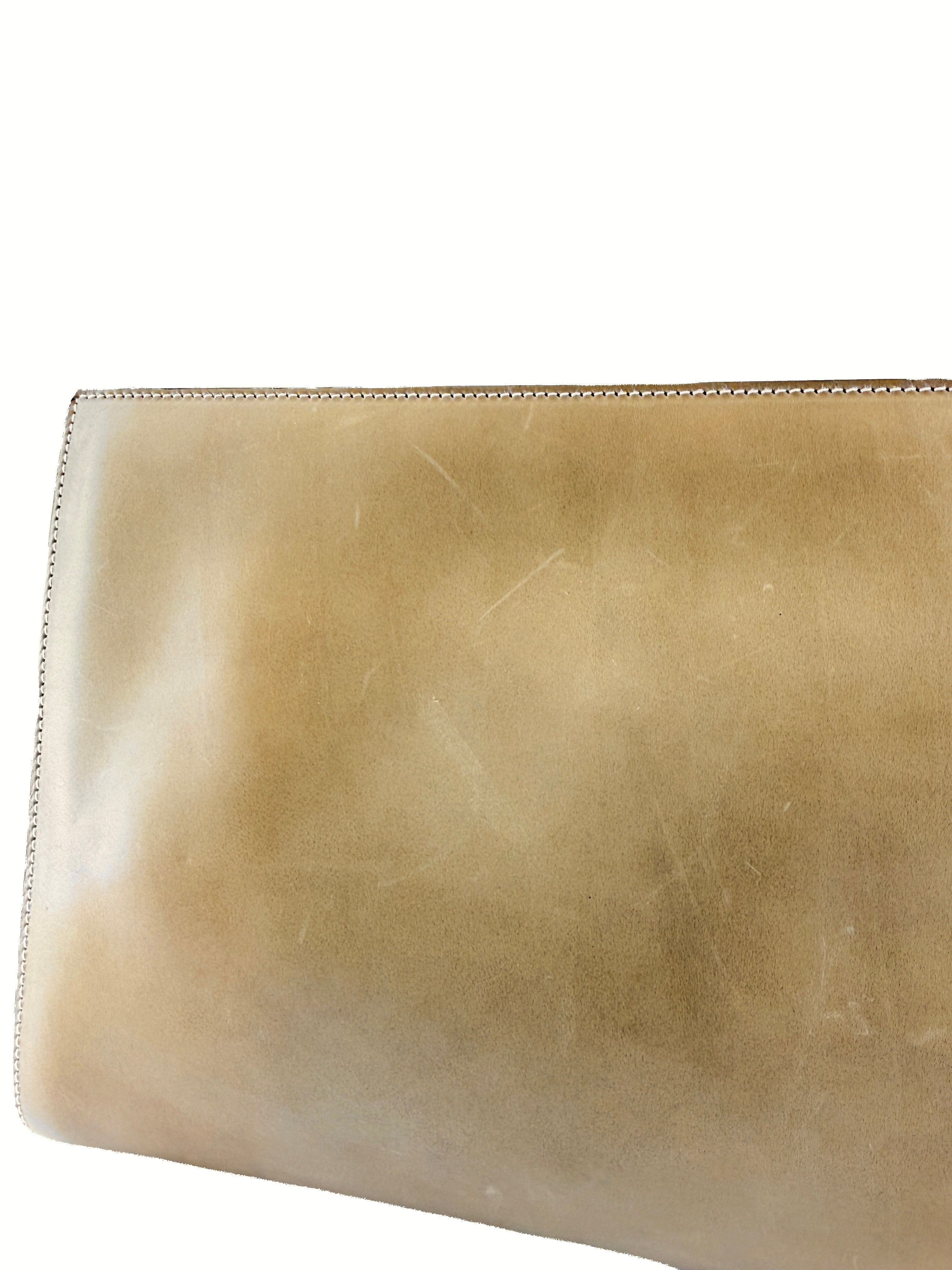 Gucci vintage olive leather clutch 004-261-0420