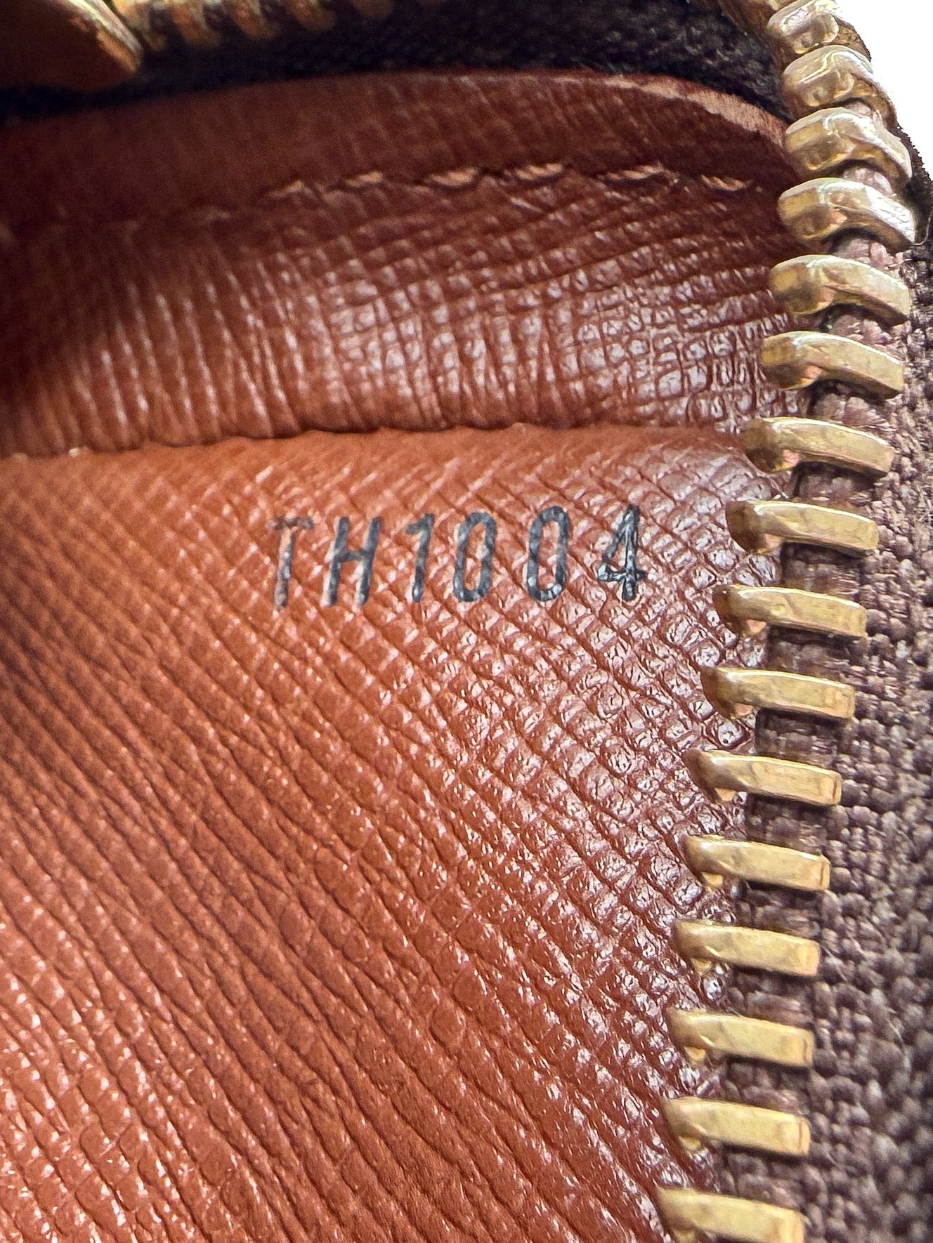 Louis Vuitton monogram Amazon TH1004