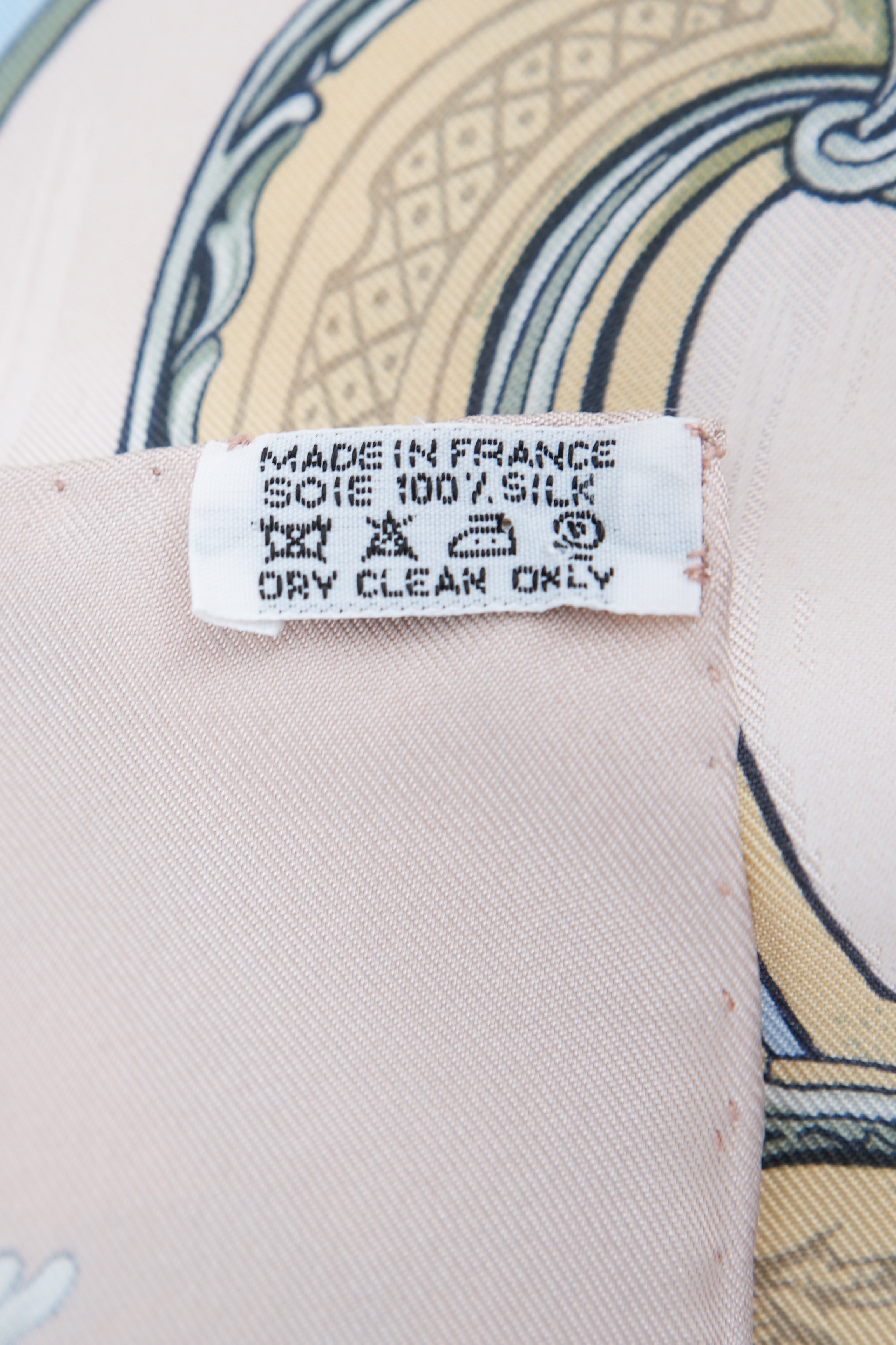 Hermès pink Traineaux et Glissades 90cm silk scarf BOX