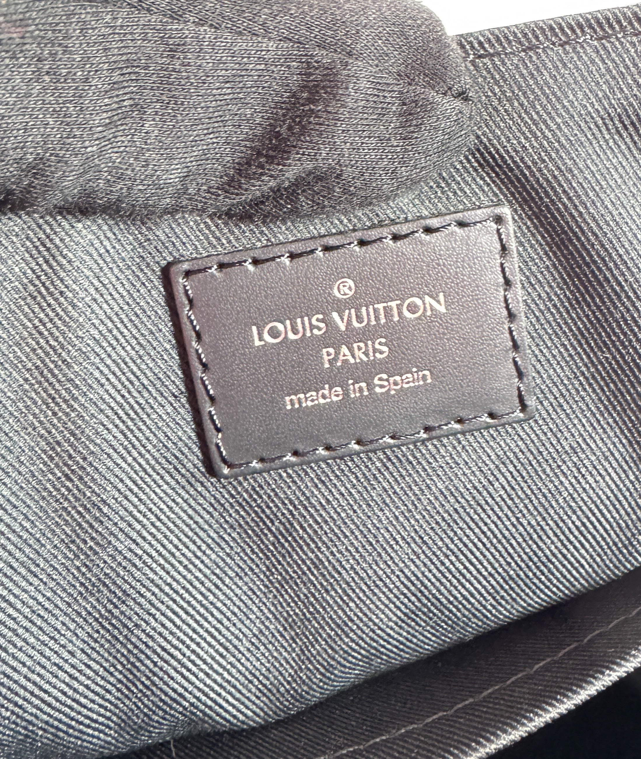 Louis Vuitton monogram Eclipse District PM CA2179