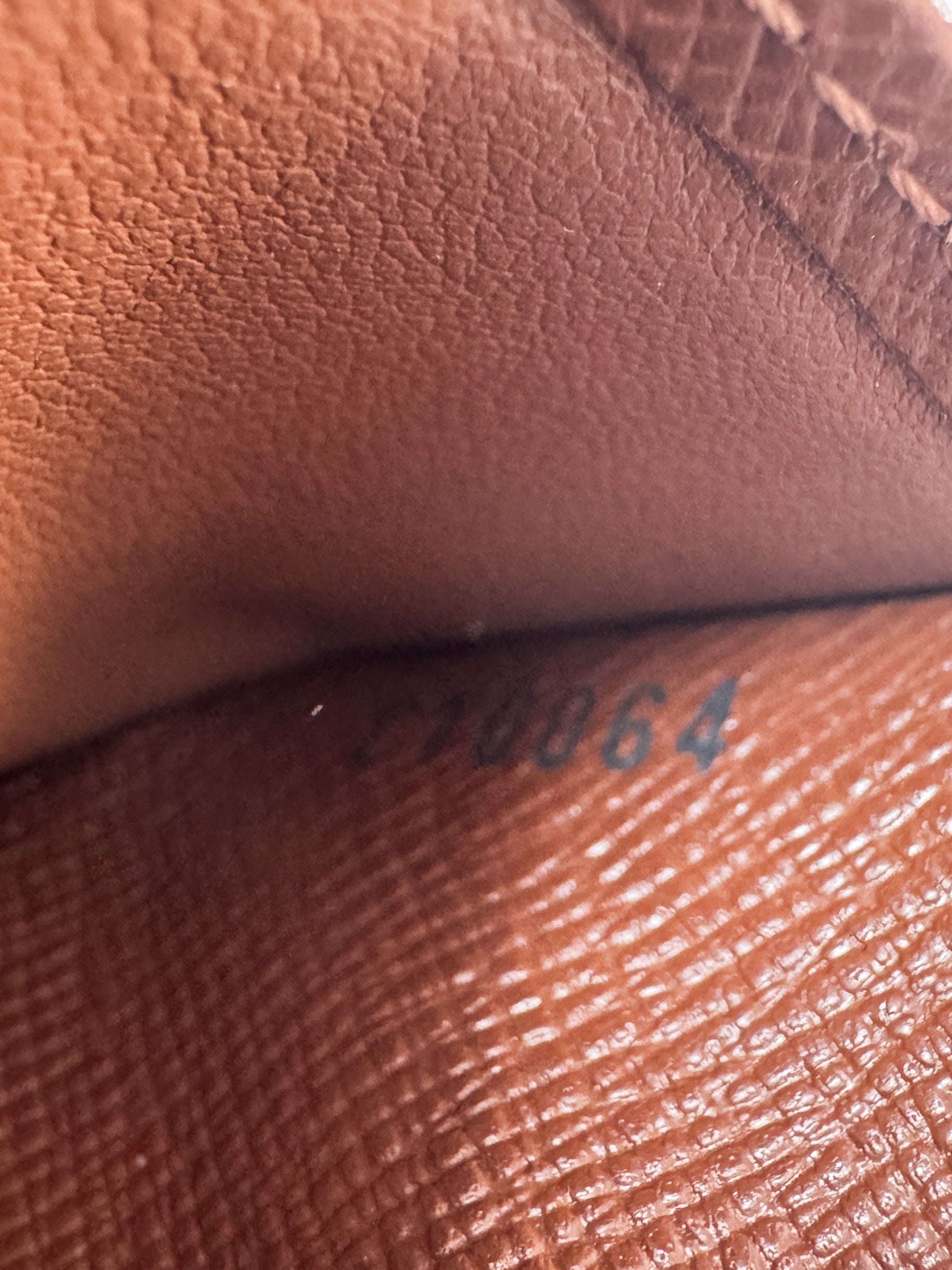 Louis Vuitton monogram compact wallet CT0064