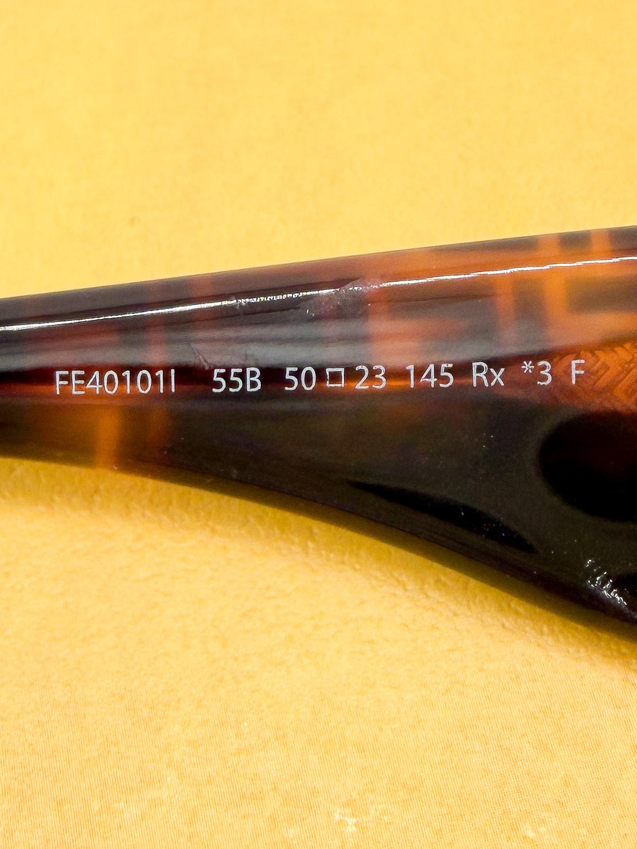 Fendi Roma brown sunglasses FE40101I TF31578640 *case*