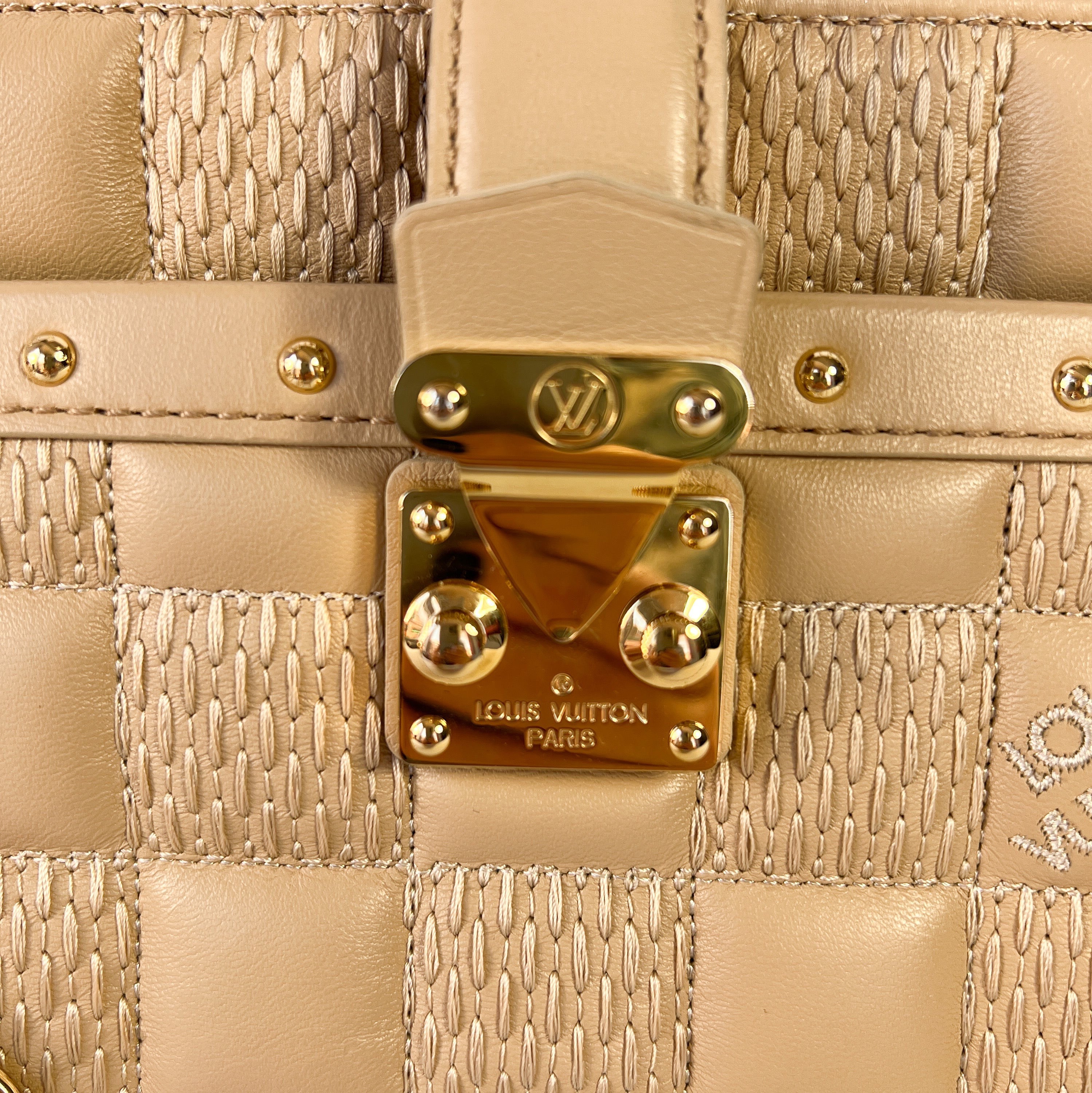 Louis Vuitton beige Troca Pochette (microchip, no date code)