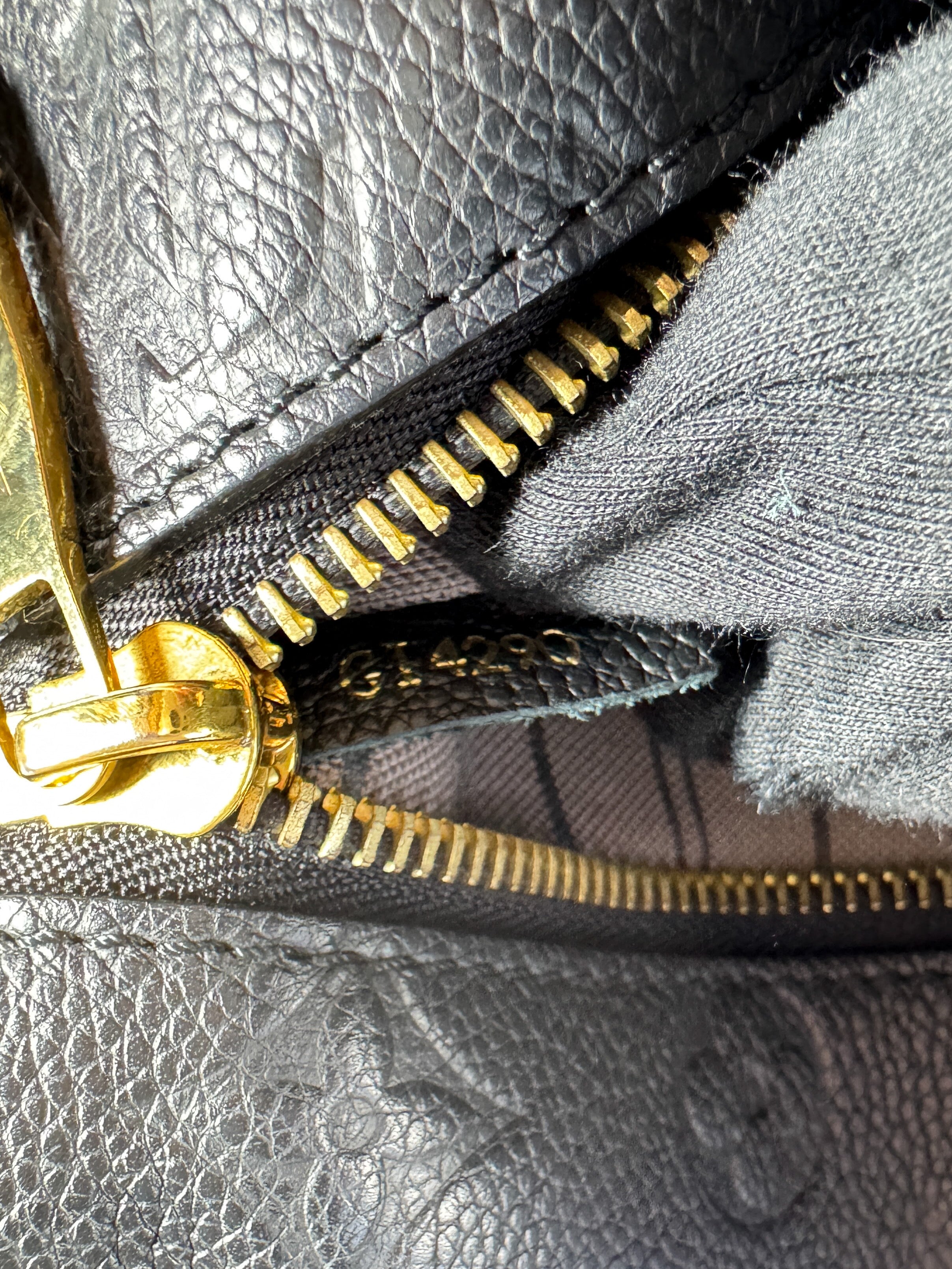 Louis Vuitton black empreinte leather Pochette Metis GI4290