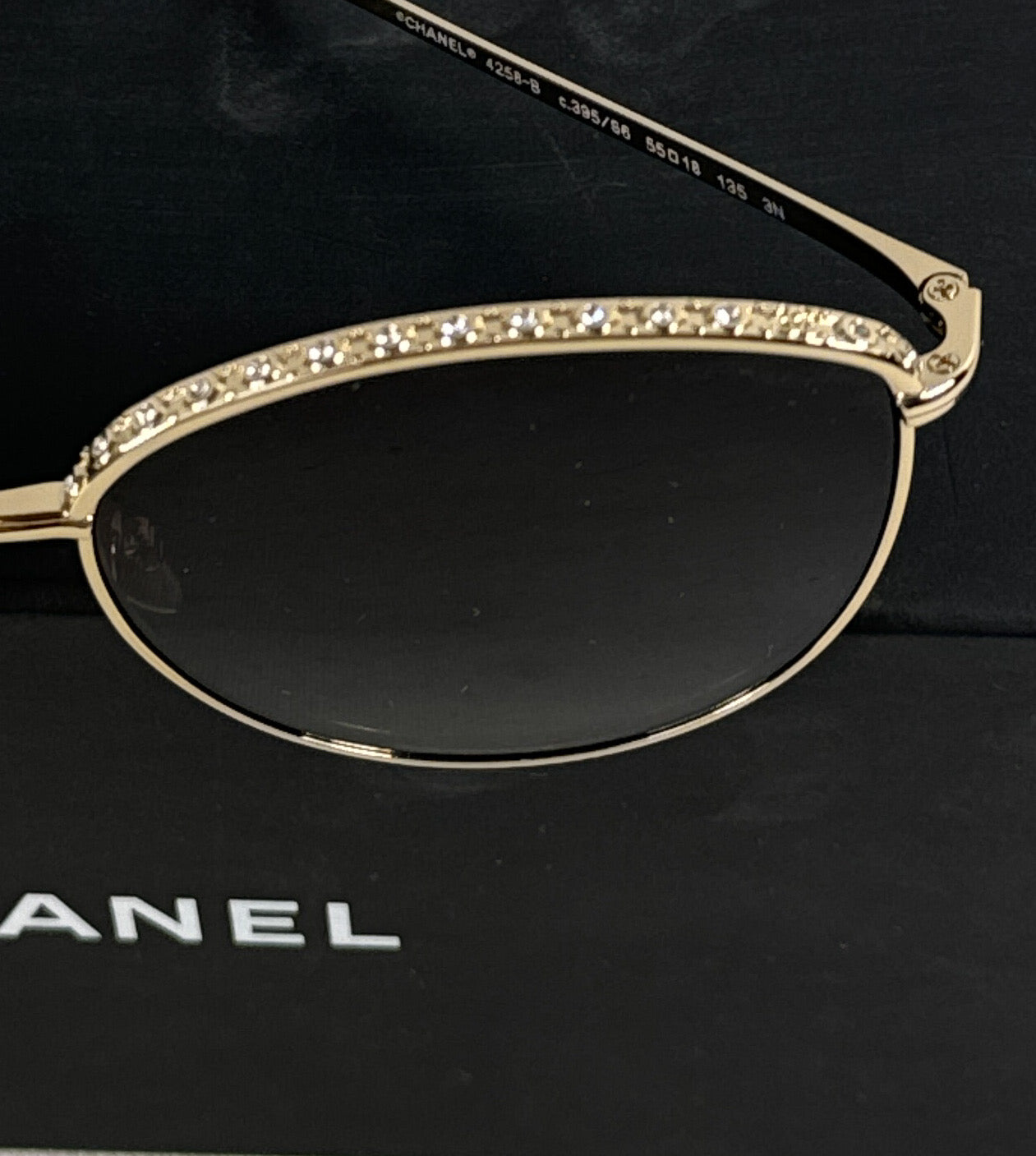 Chanel gold tone aviator sunglasses 4258-B box, case