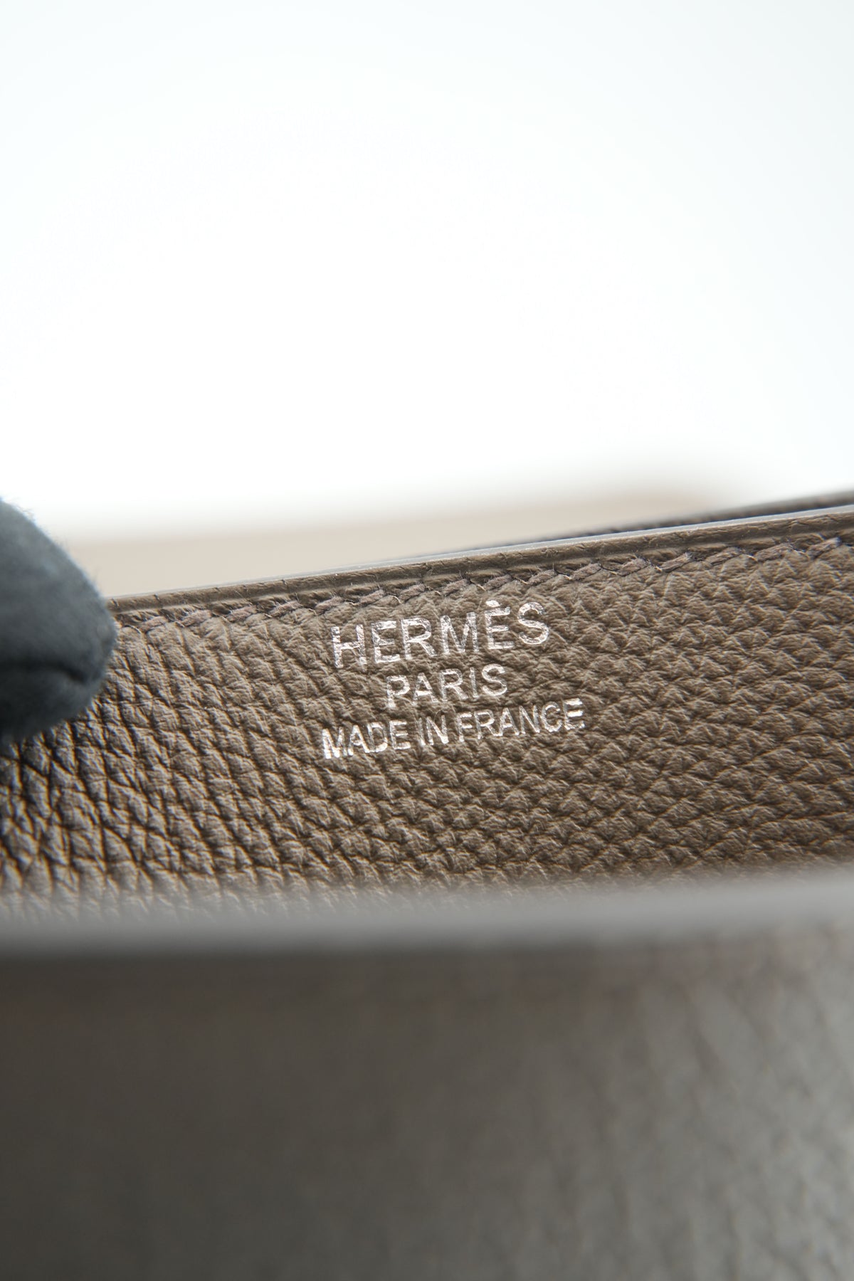 Hermes Sac a Depeches Light 41 T taupe togo