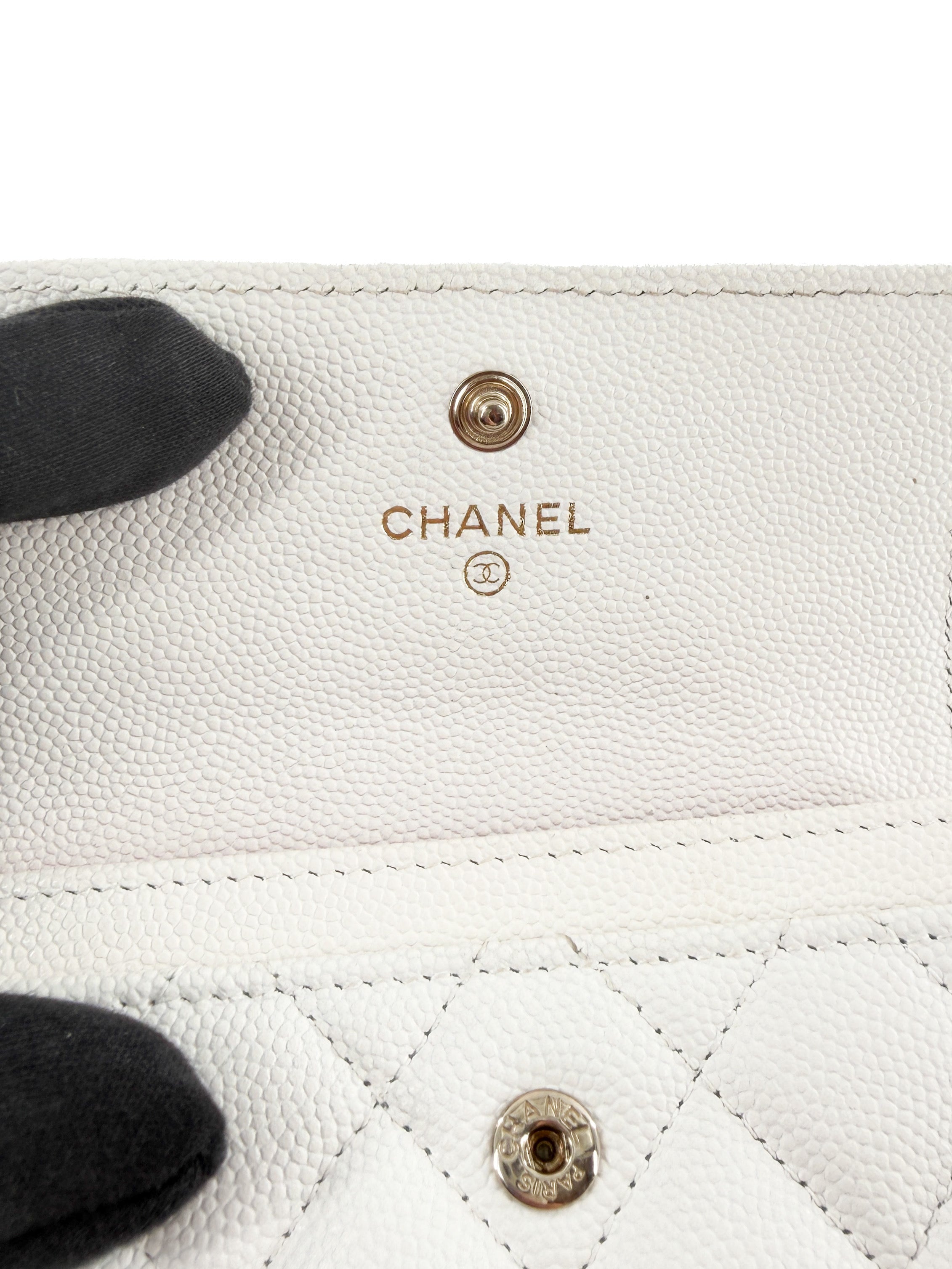 Chanel white caviar flap card holder L2UU14H4