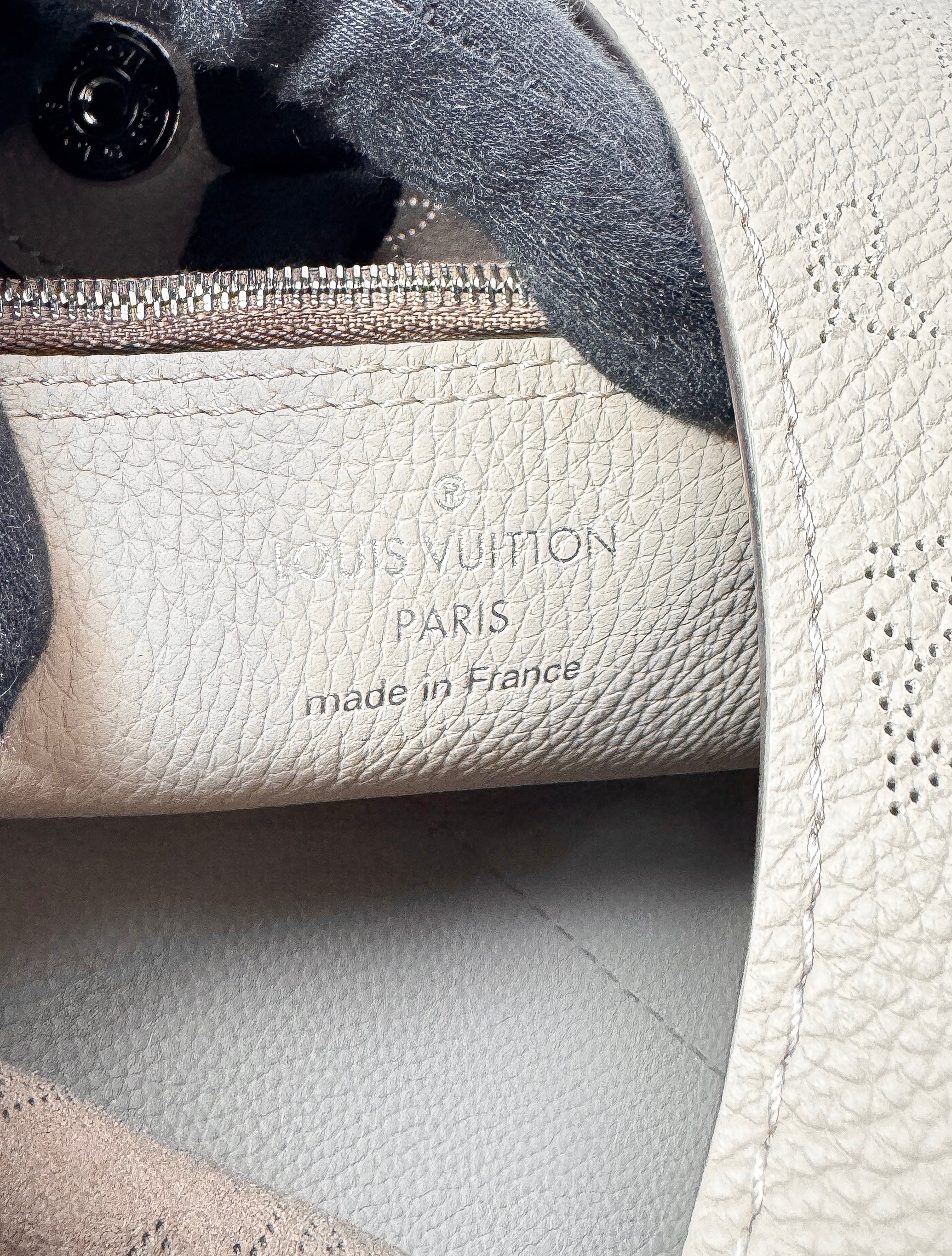 Louis Vuitton Carmel mahina leather shoulder bag NFC