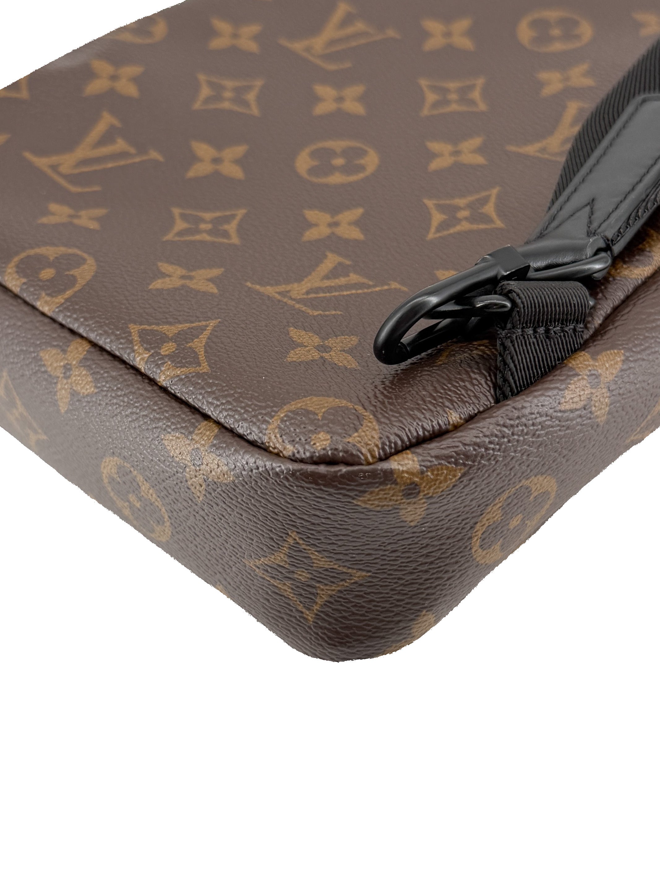 Louis Vuitton monogram black Avenue sling NFC