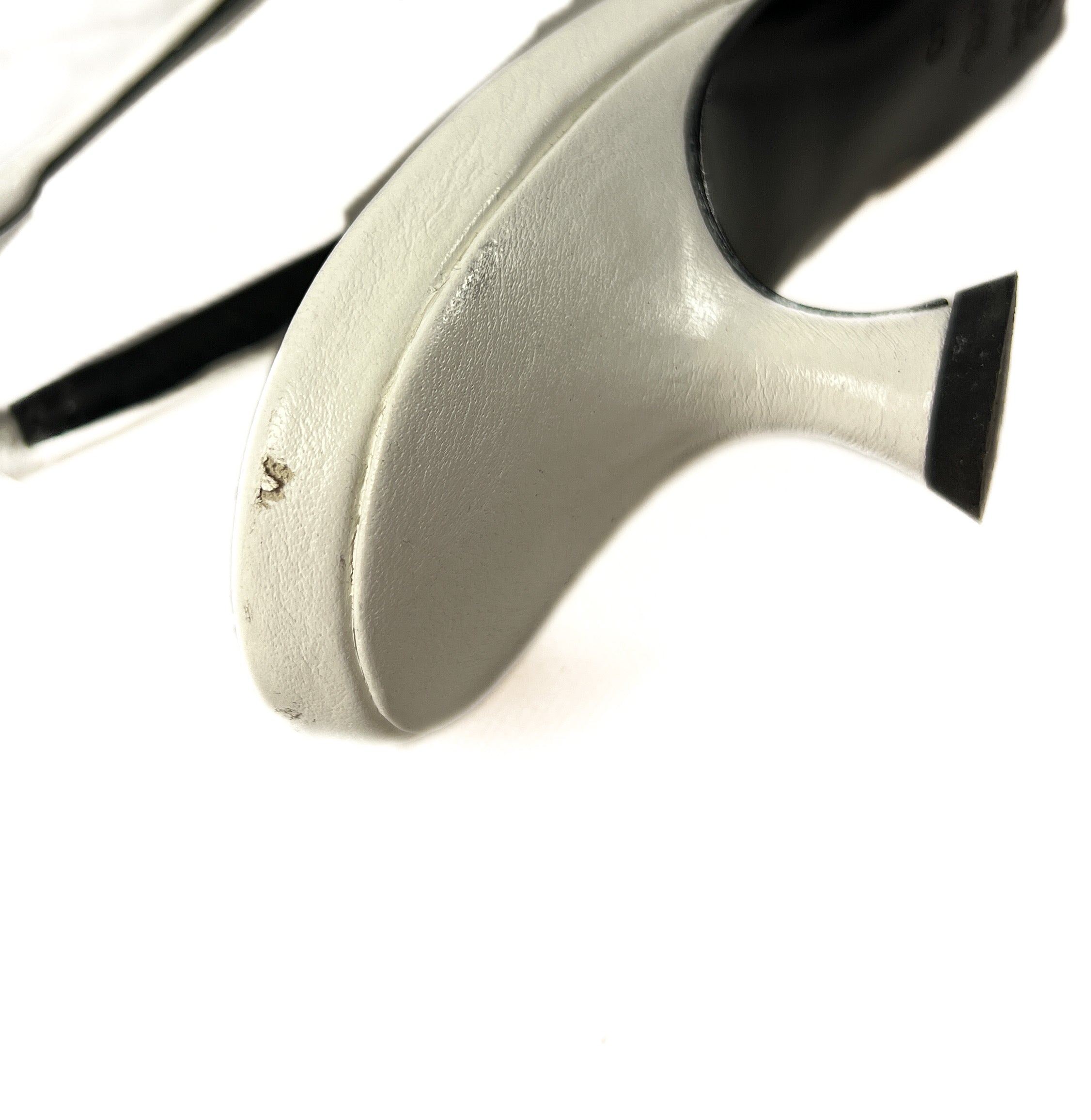 MM6 Maison Margiela white distressed slingback pumps size 40 retail $595