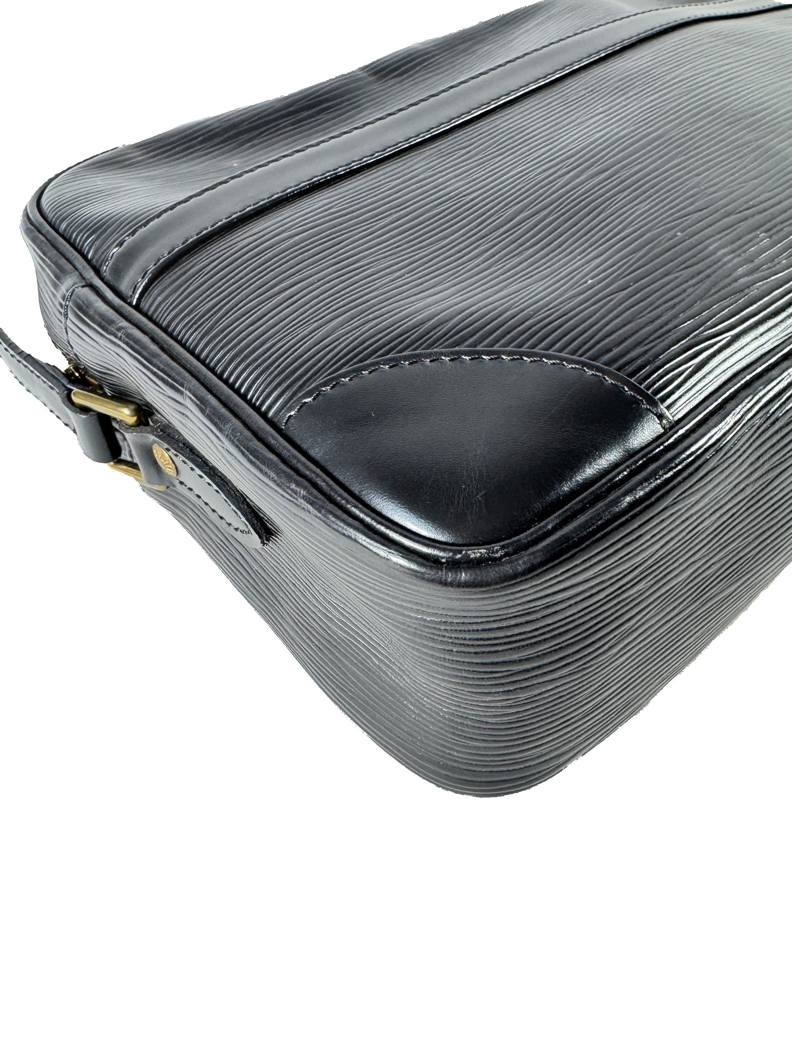 Louis Vuitton black epi trocadero 27 MI0950