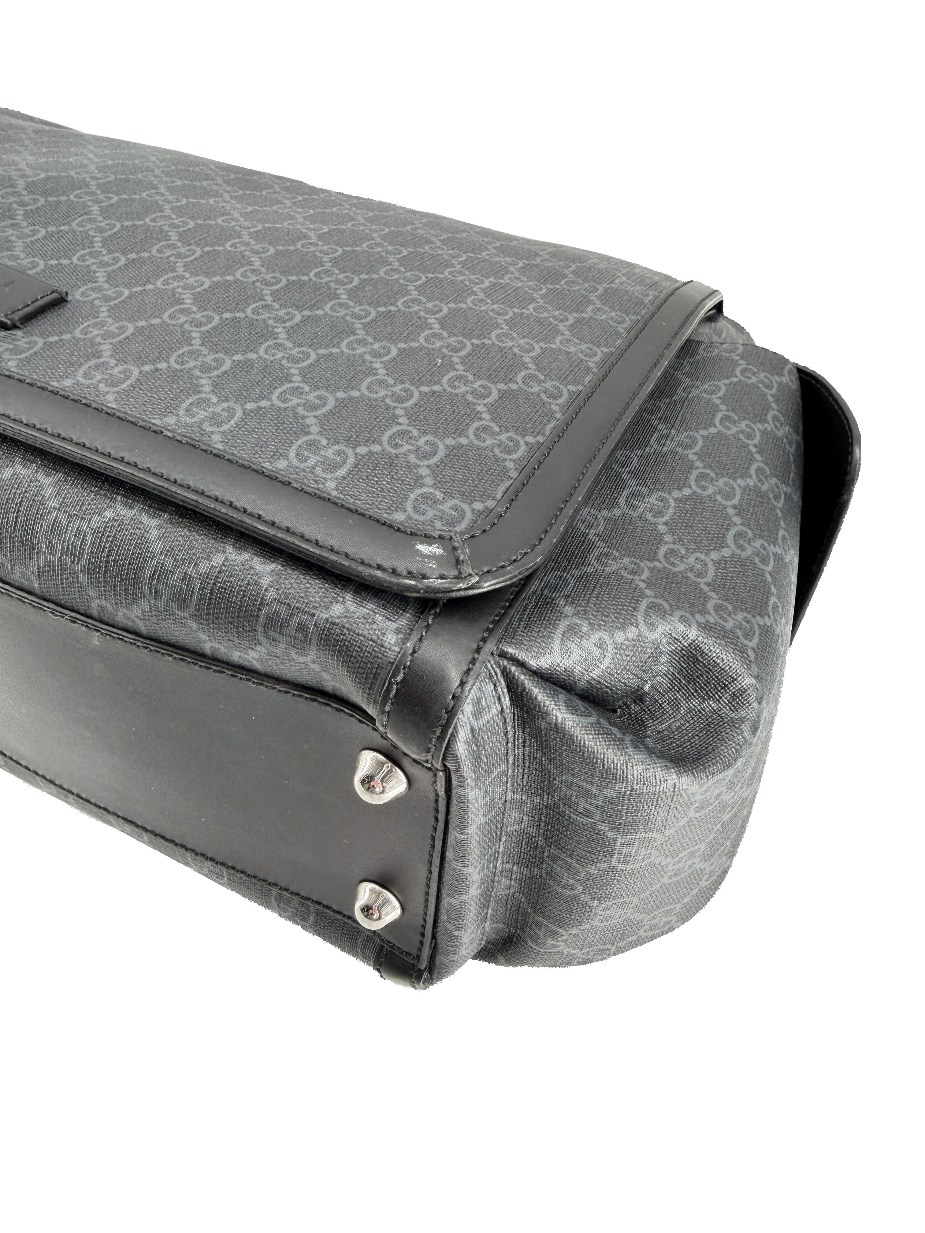 Gucci black GG Supreme messenger diaper bag 495909 525040