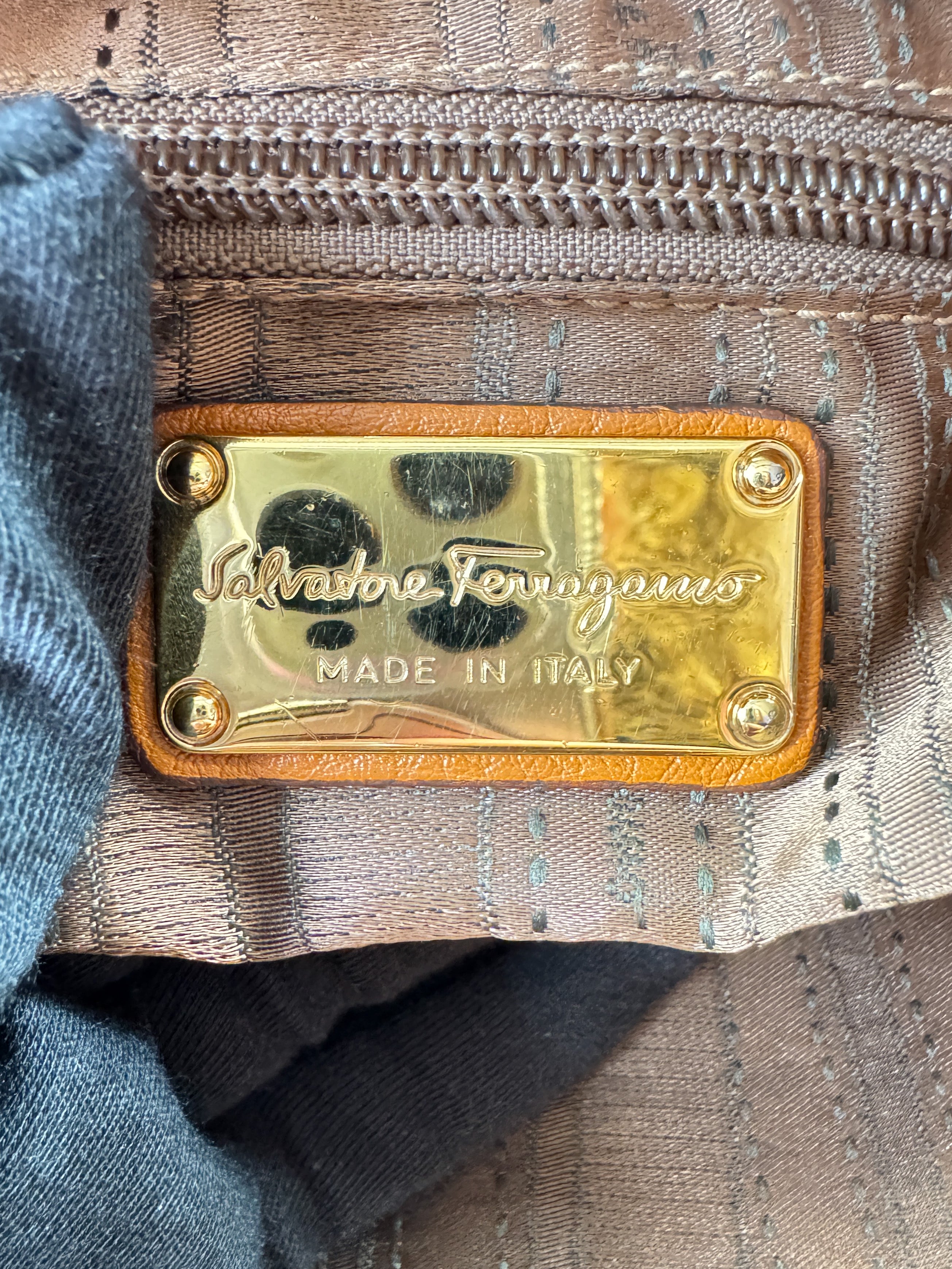 Ferragamo brown leather Gancini tote AU21D447