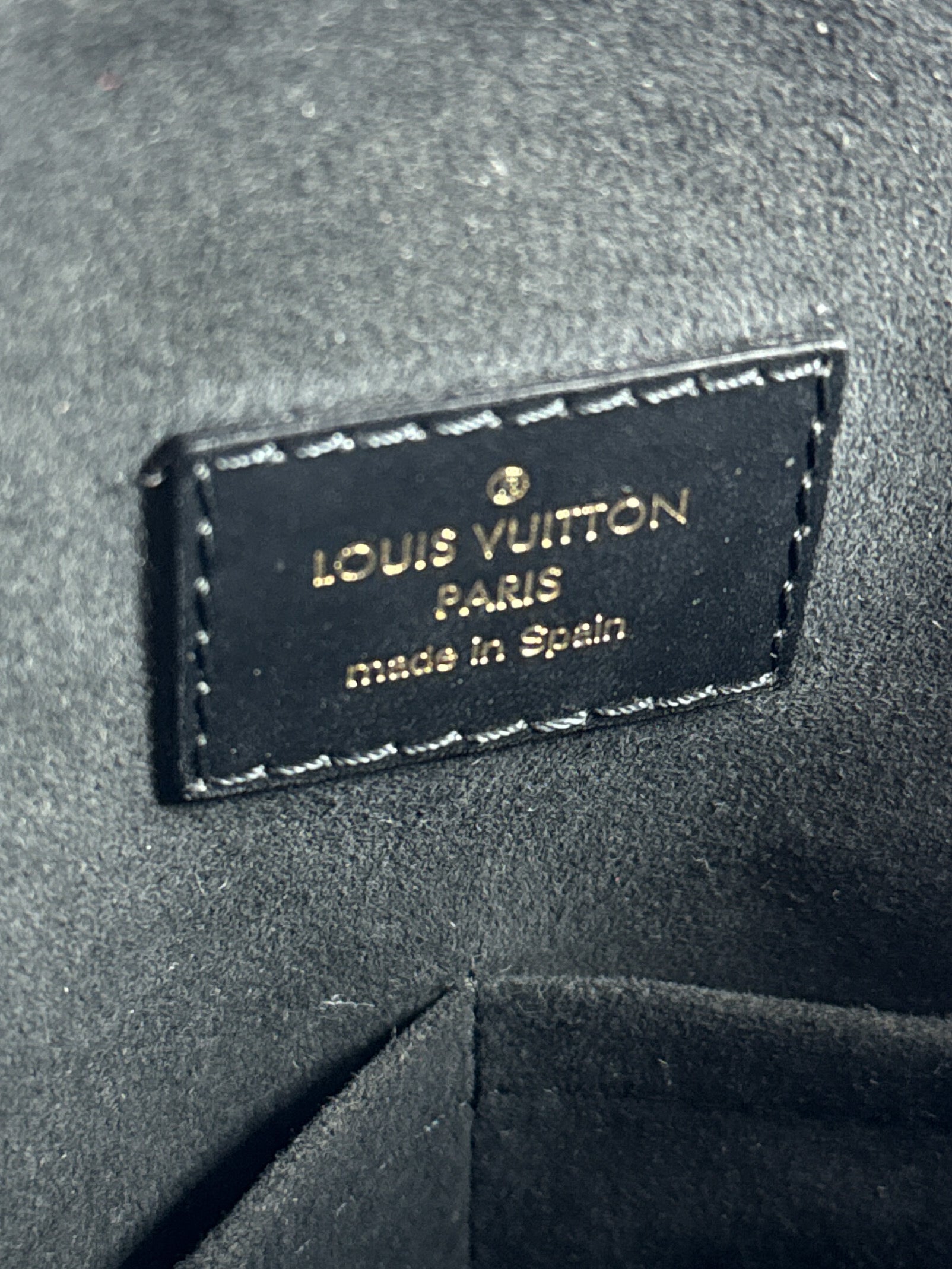 Louis Vuitton black Empreinte monogram V tote MM CA1129 retail $2990