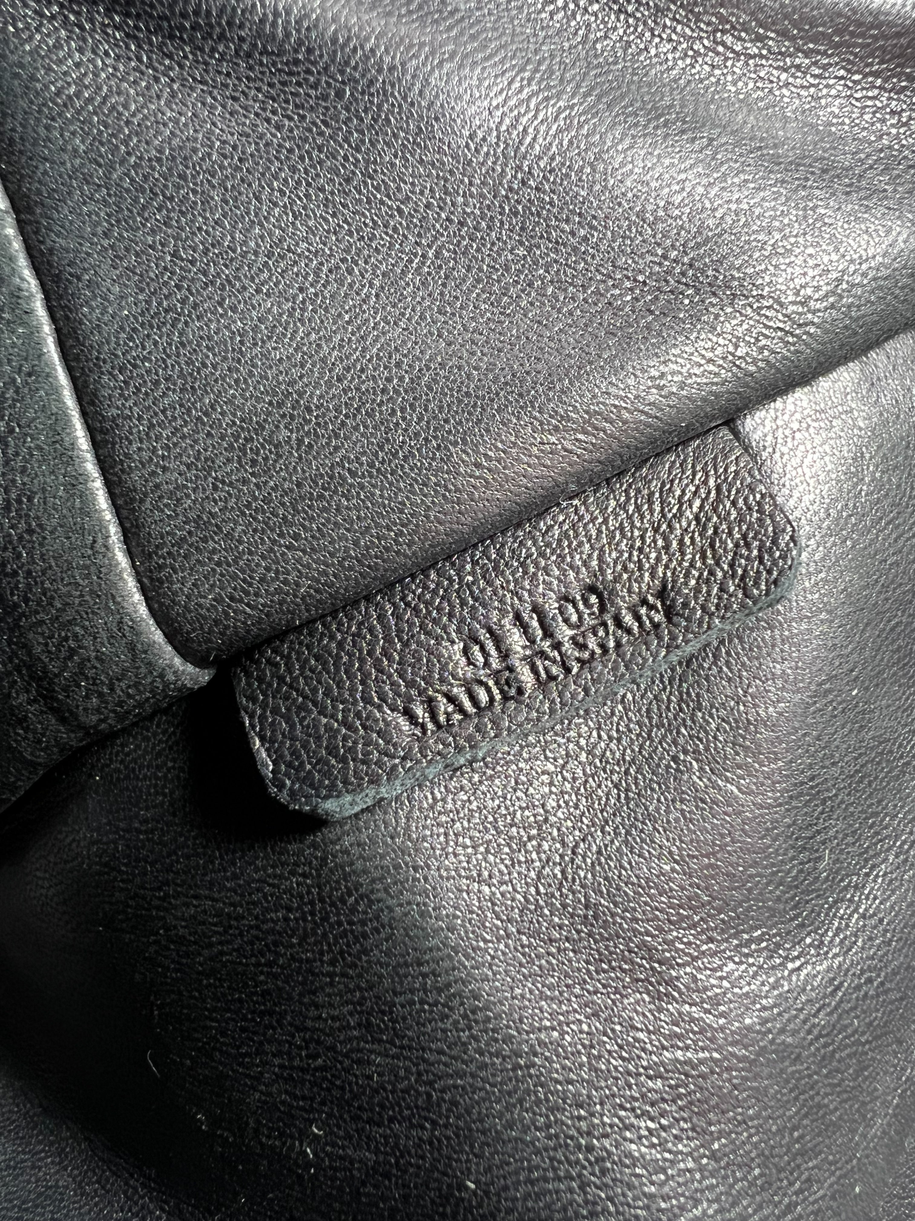 Loewe black anagram Amazona 36 01.11.09