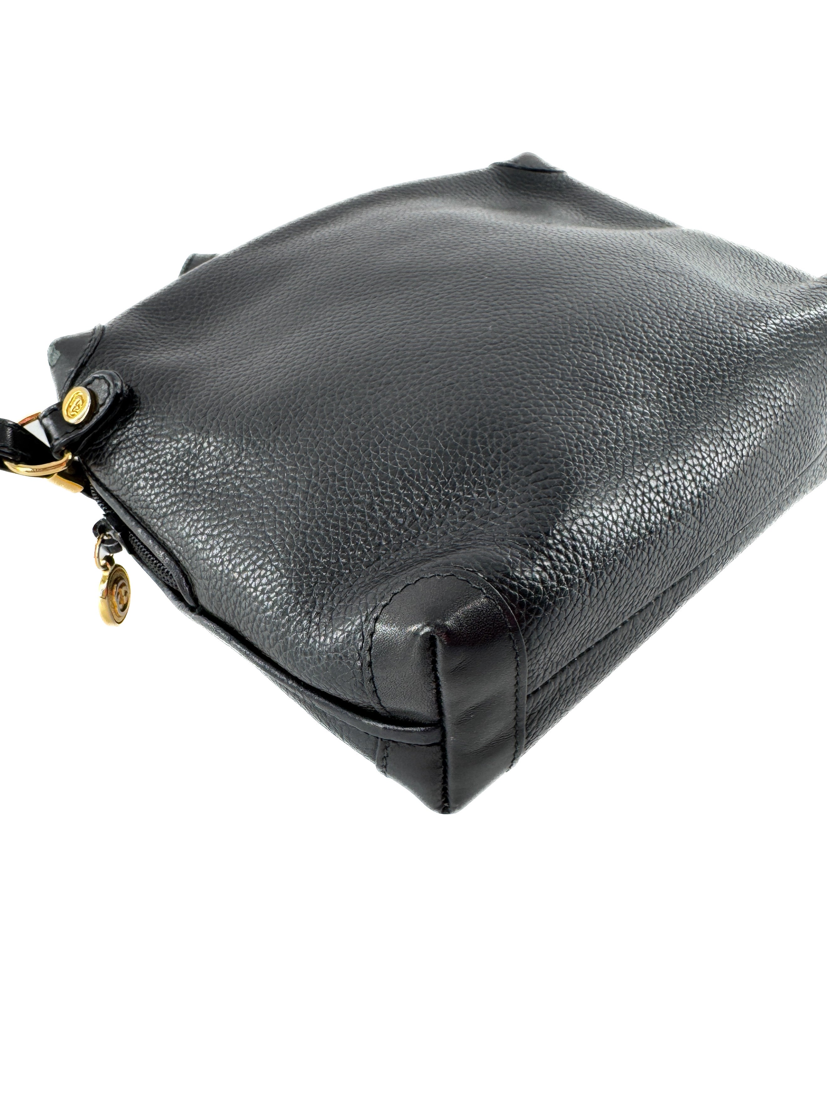 Gucci black vintage leather crossbody 007-104-0093