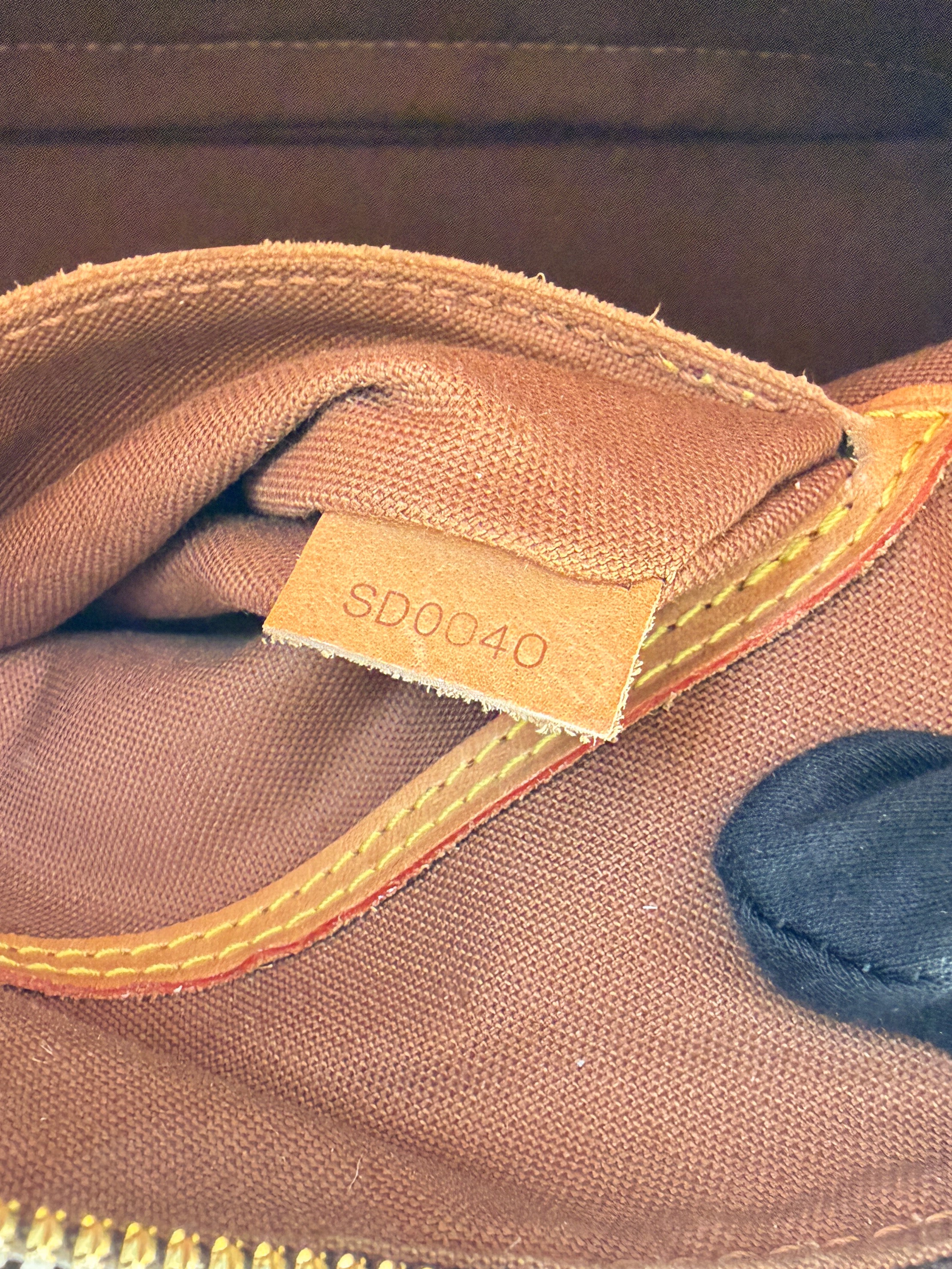 Louis Vuitton monogram Alma w/strap SD0040