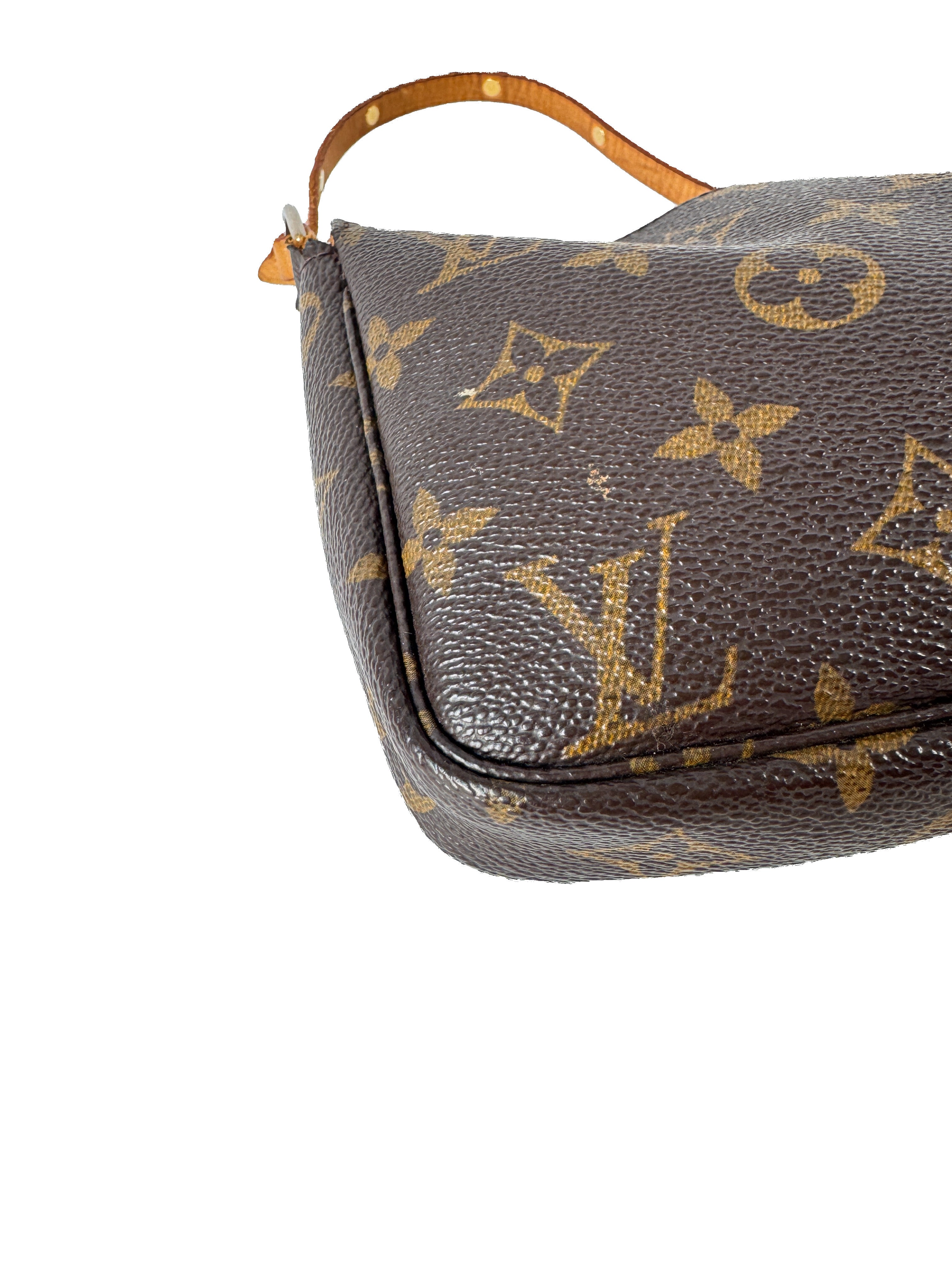 Louis Vuitton monogram pochette w/studded strap AR0969 *as is*