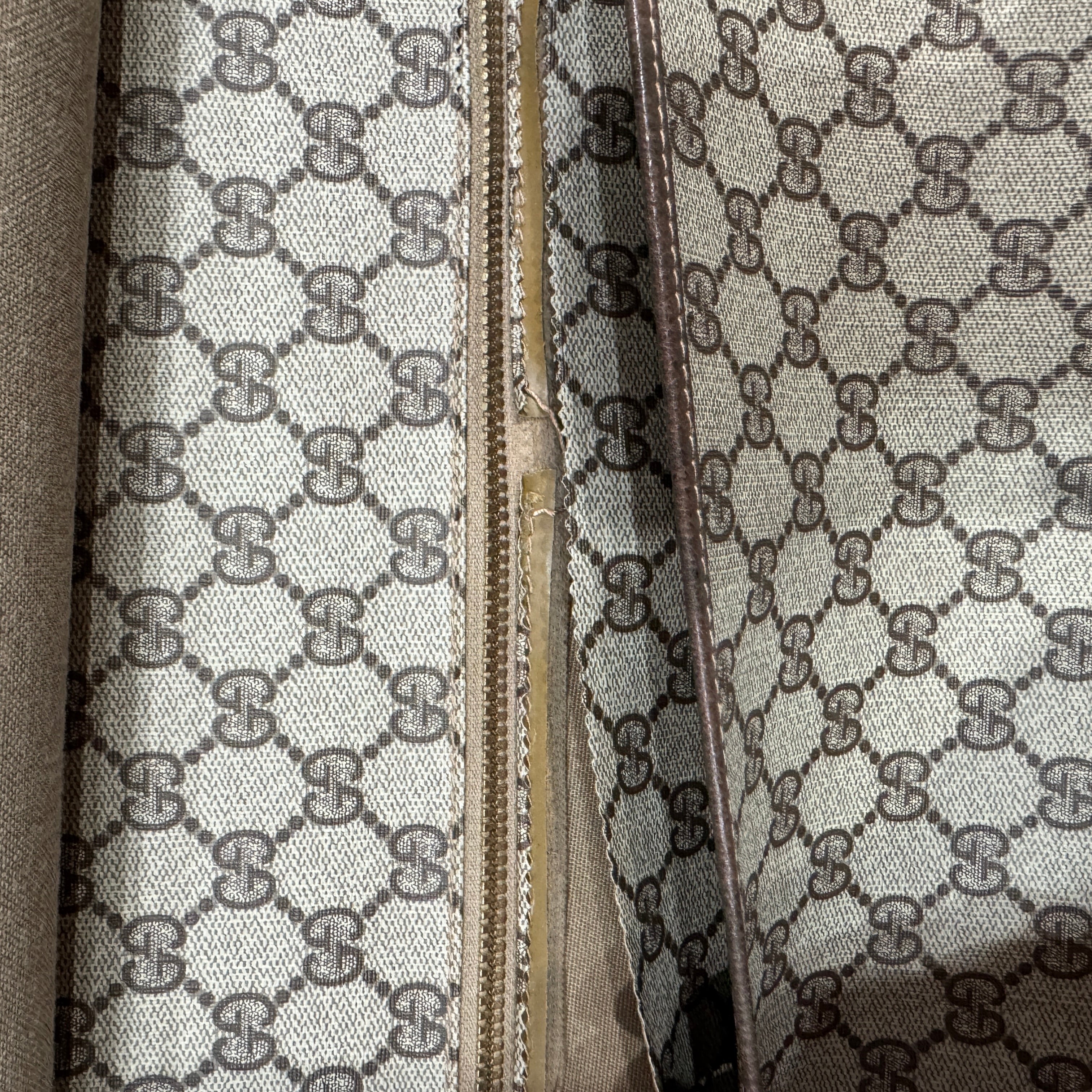 Gucci GG Supreme 1980s garment bag 24-011-594 **as is**