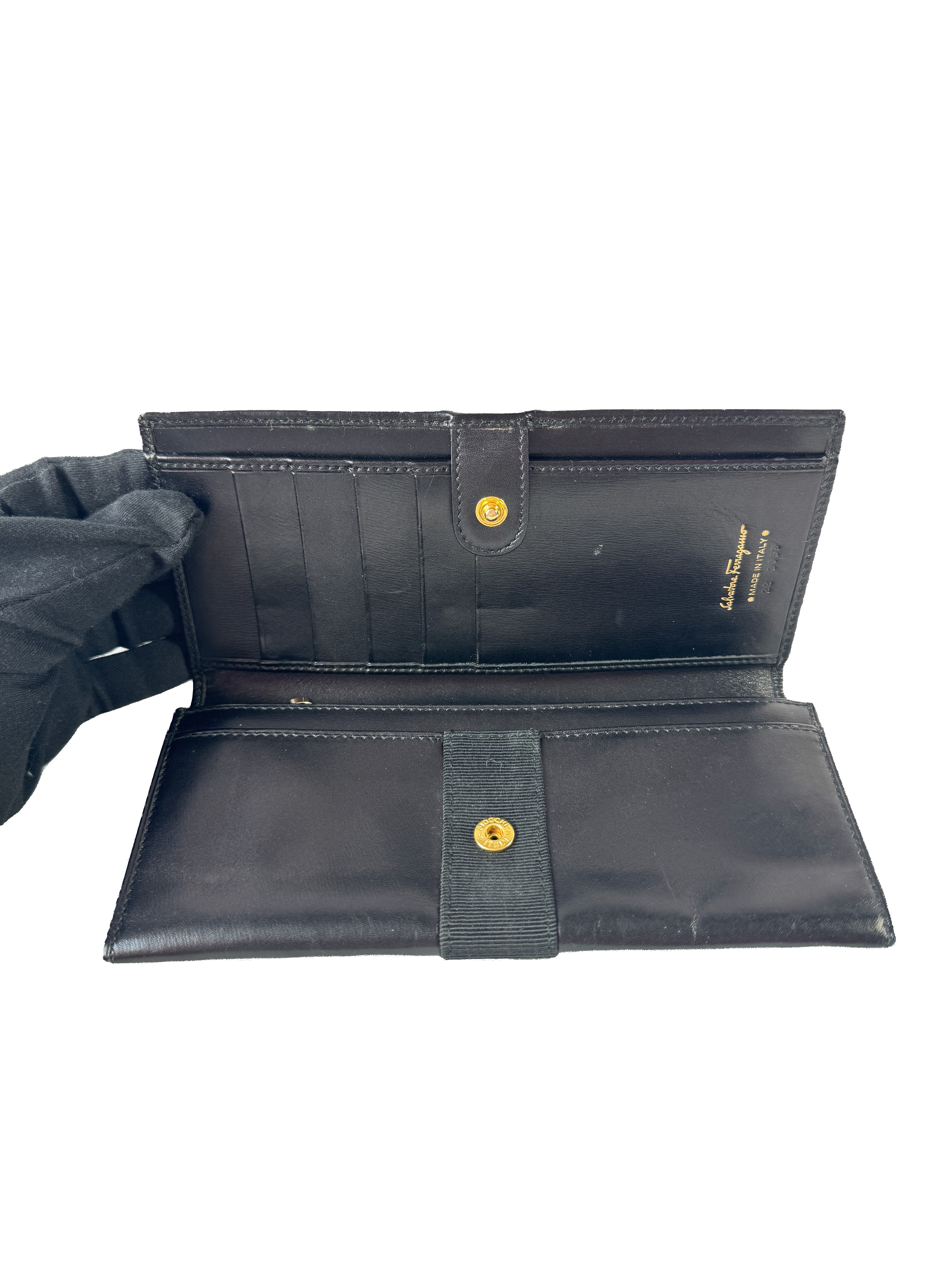Salvatore Ferragamo black leather vintage Vera wallet  22 3059
