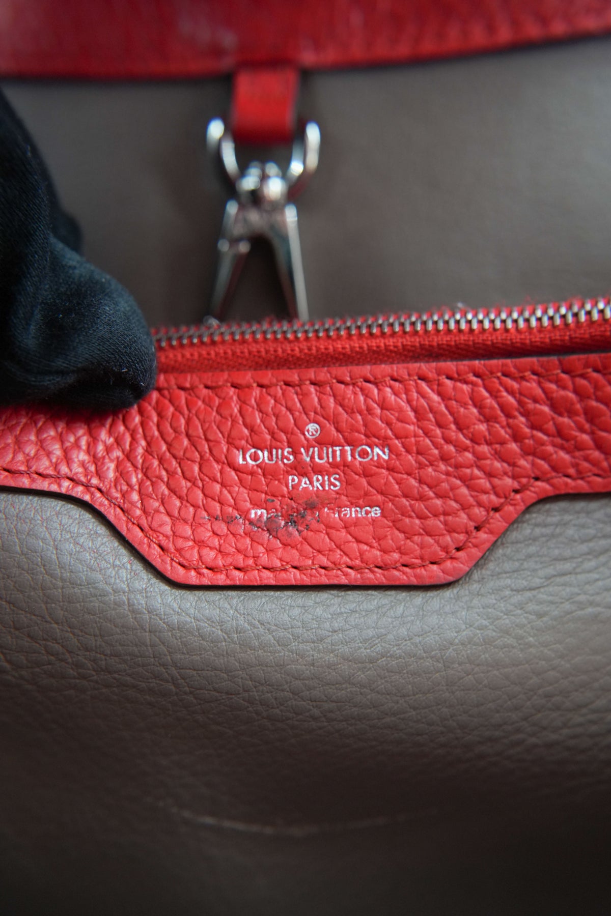 Louis Vuitton red Capucines MM AR2124