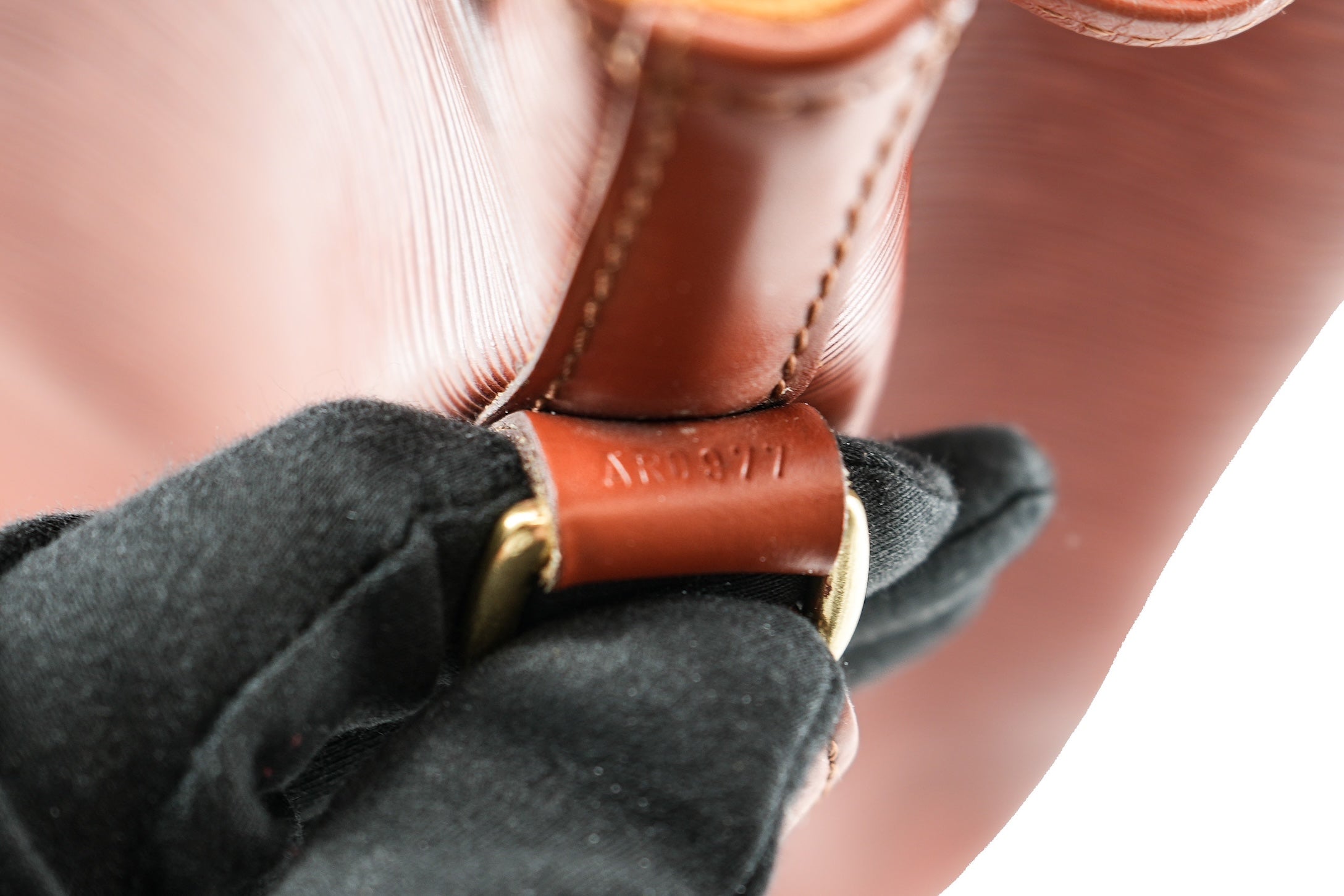 Louis Vuitton brown epi leather Noe AR0977