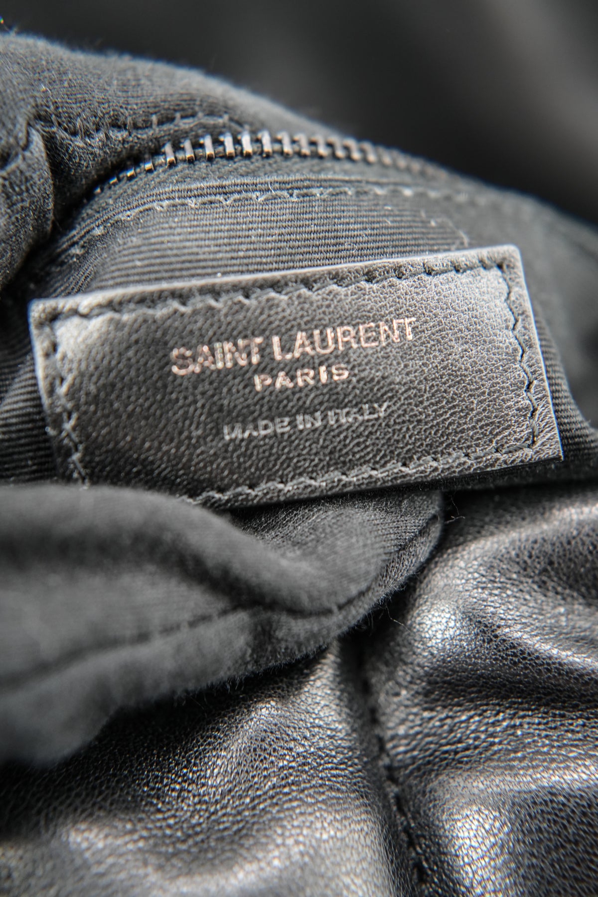 Saint Laurent Loulou black puffer shoulder bag VTM577475-0322